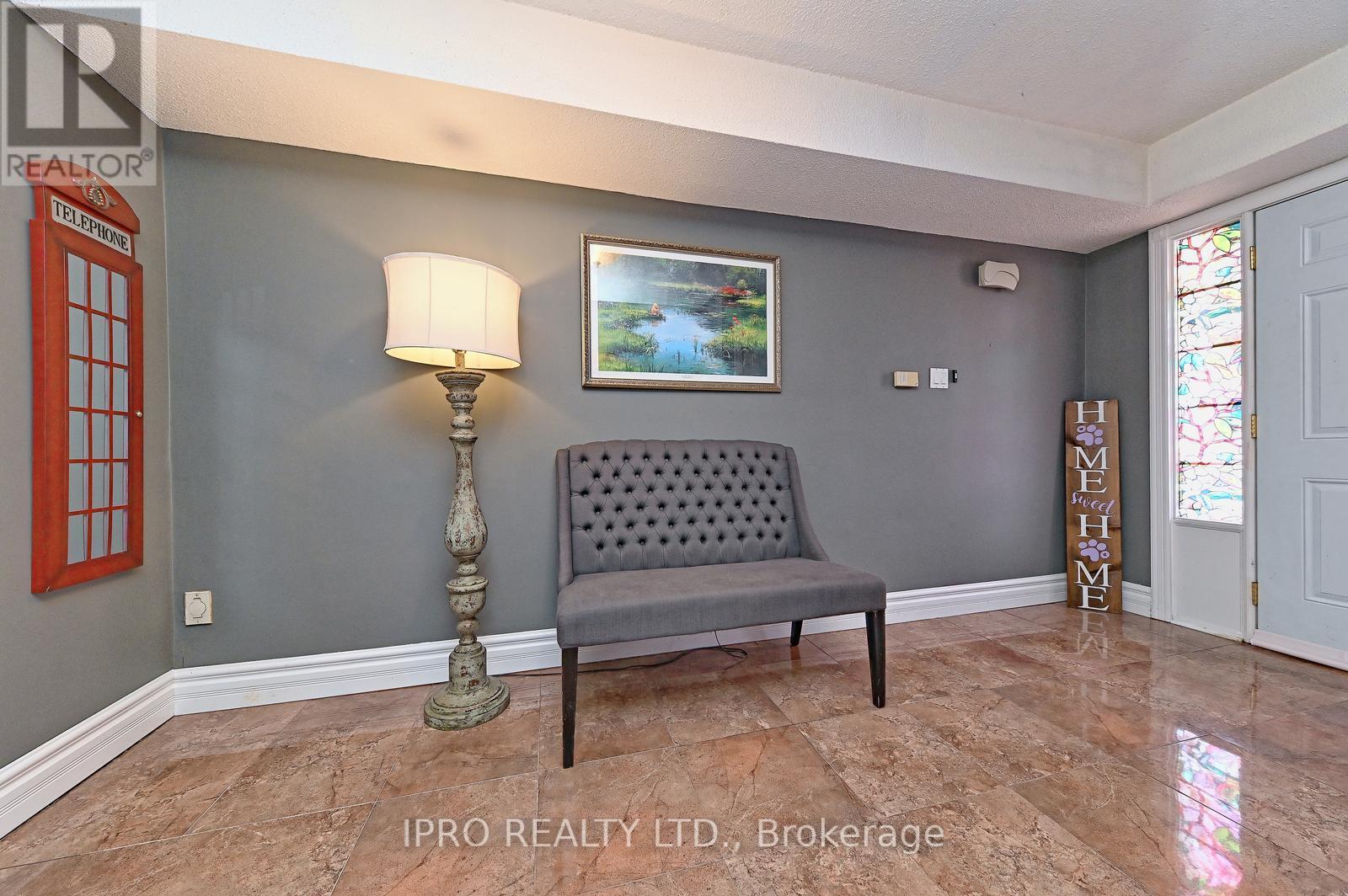 40 Stornwood Court Ne, Brampton (Fletcher's Creek South), Ontario  L6W 4H5 - Photo 13 - W12092974