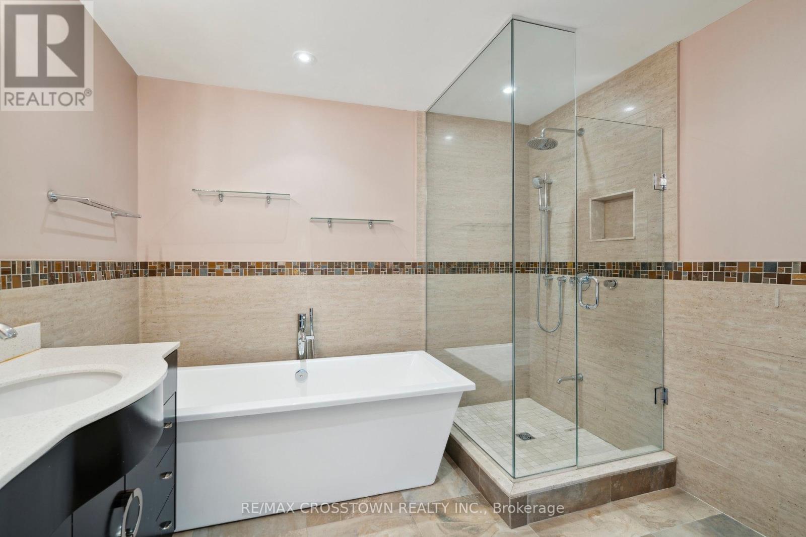 55 Westglen Crescent, Toronto (Islington-City Centre West), Ontario  M9B 4R2 - Photo 29 - W12118554