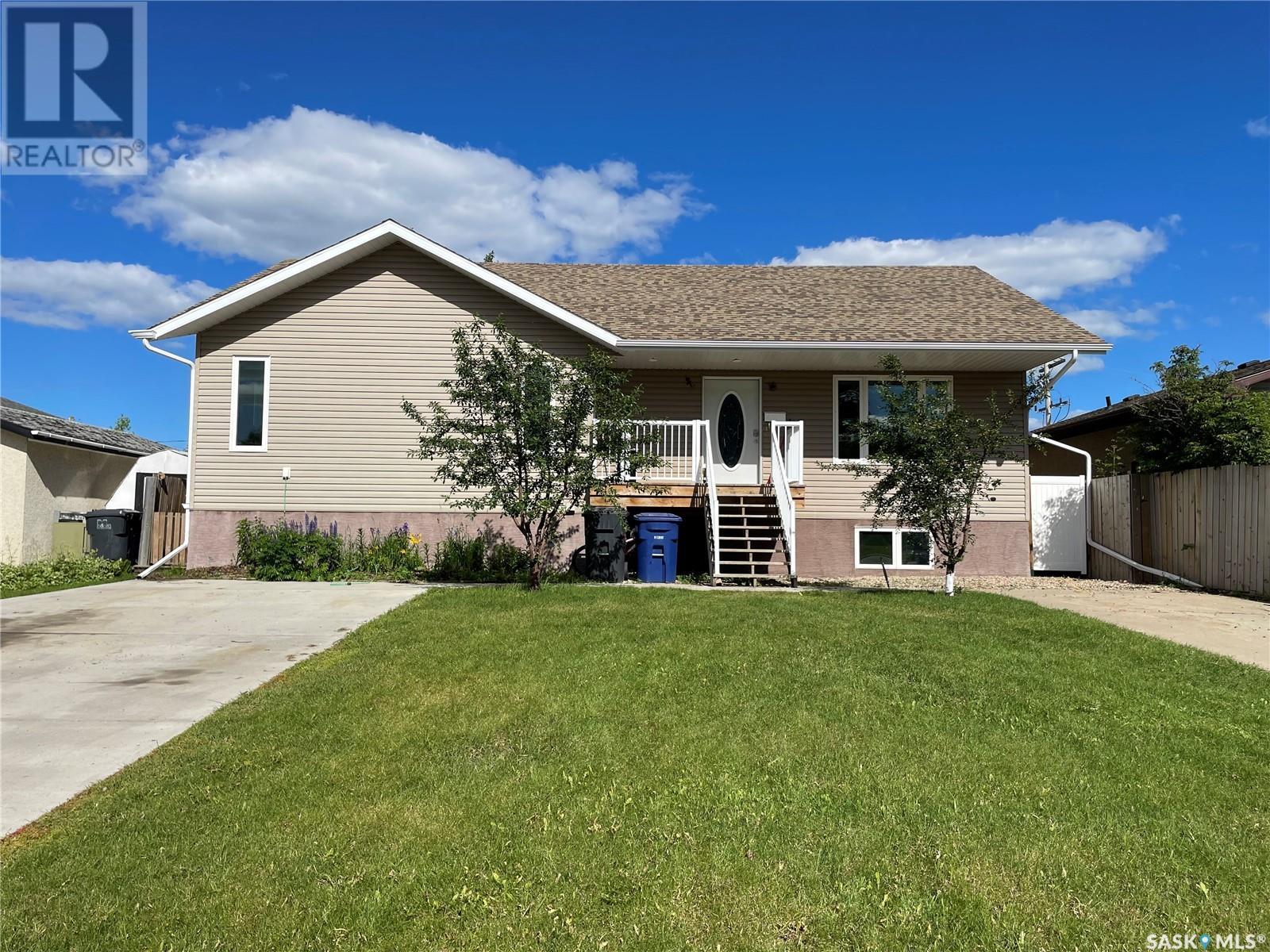 Property at 810 Centre STREET image 1