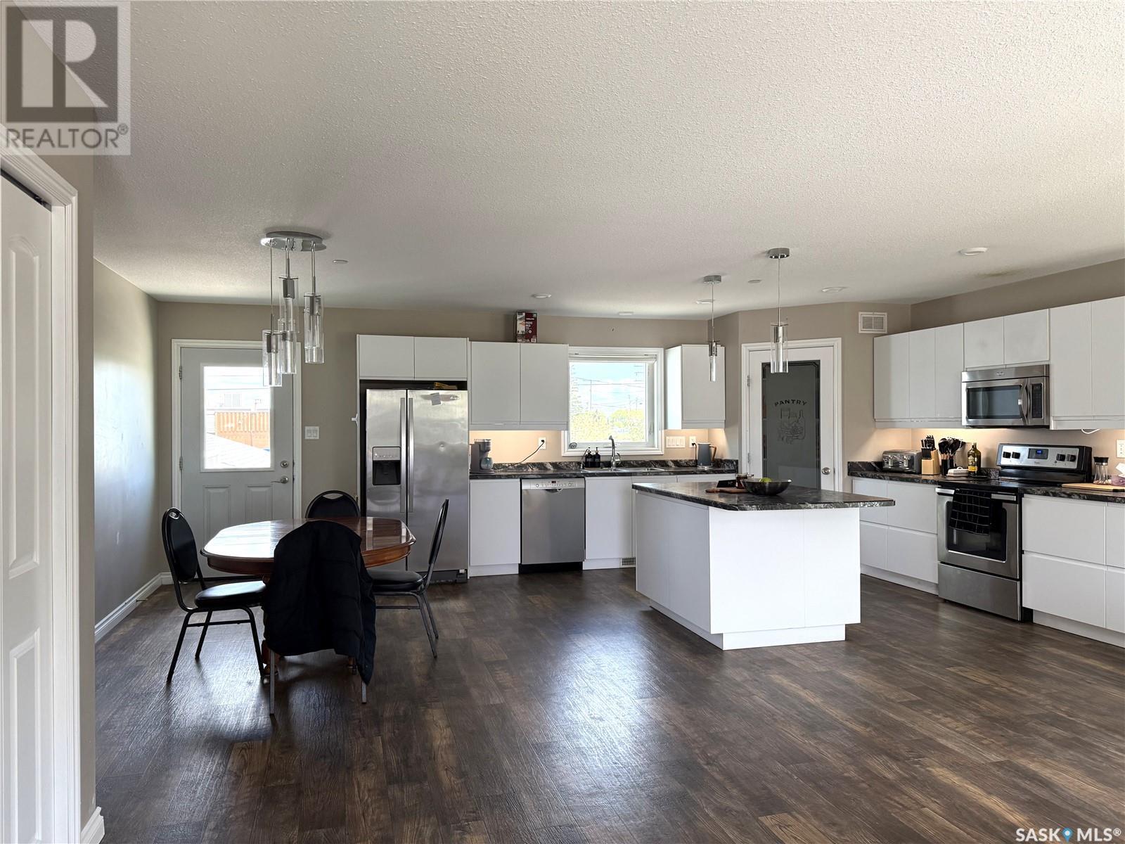 Property at 810 Centre STREET image 5