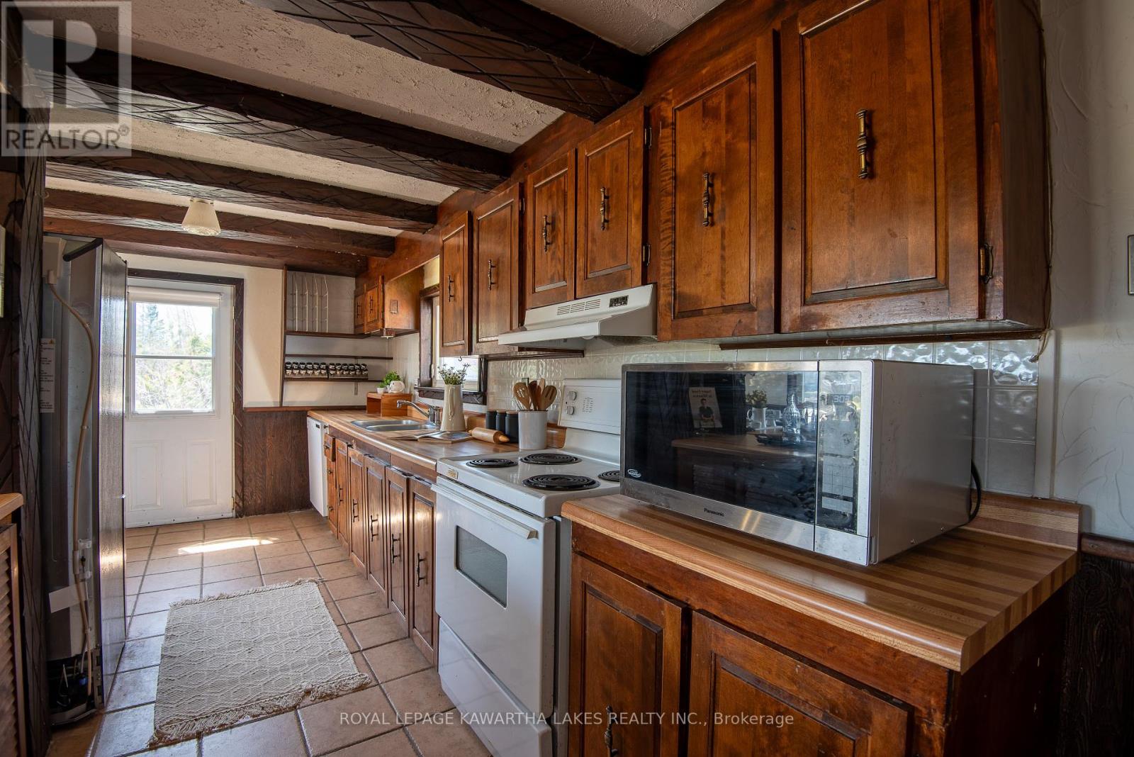 85 Thomas Drive, Kawartha Lakes, Ontario  K0M 1N0 - Photo 10 - X12118568