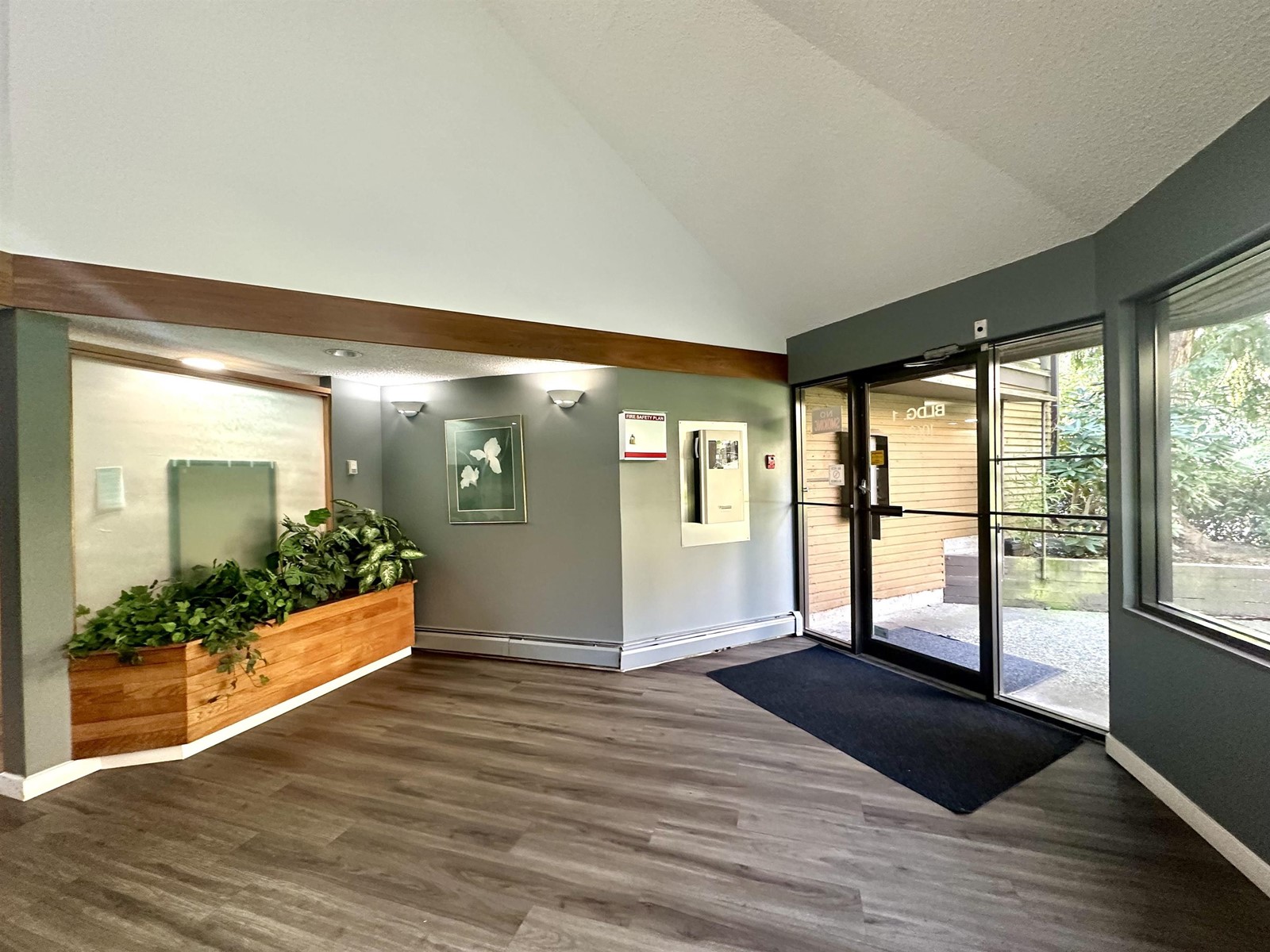 101 10626 151a Street, Surrey, British Columbia  V3R 8K7 - Photo 4 - R2997270