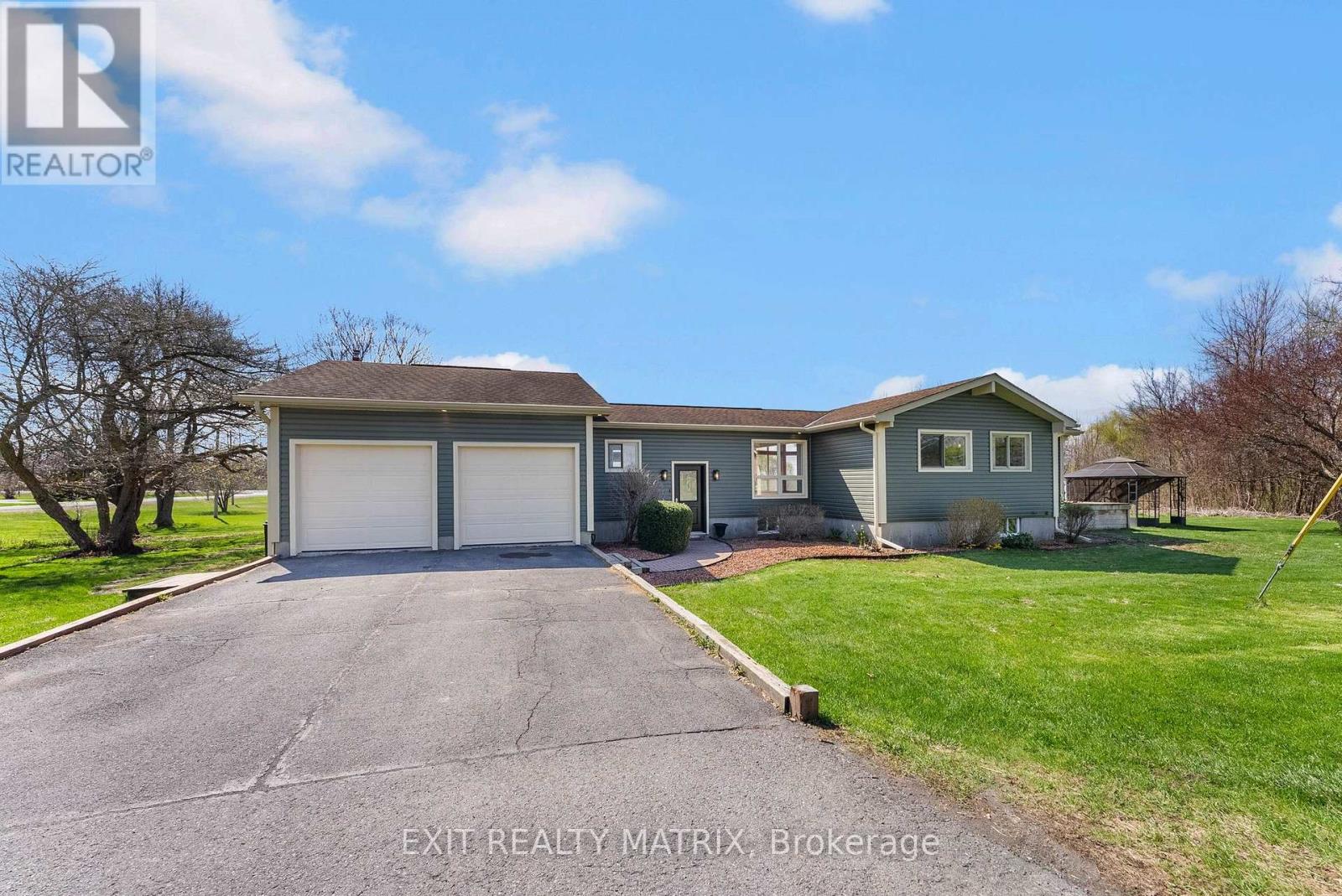15474 Manning Road, South Stormont, Ontario  K0C 1M0 - Photo 2 - X12118565