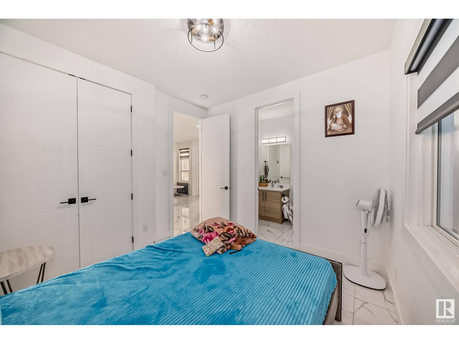 Property at 211 37 ST SW image 3