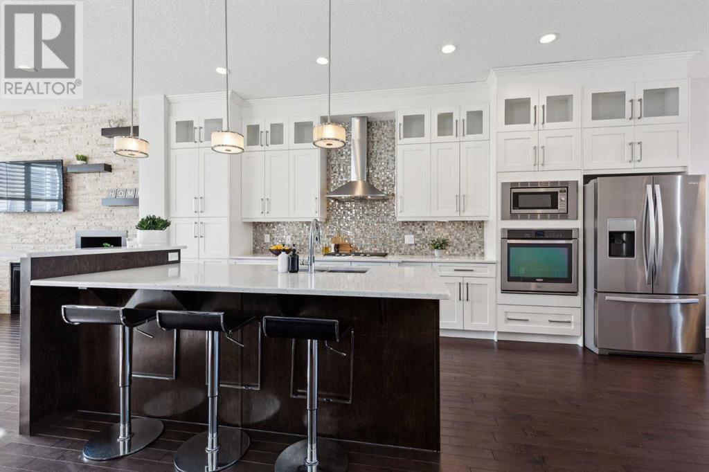 Property at 540 37 Street NW image 3