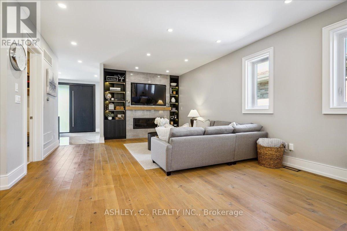 32 Greystone Crescent, Halton Hills, Ontario  L7G 1G9 - Photo 7 - W12118582