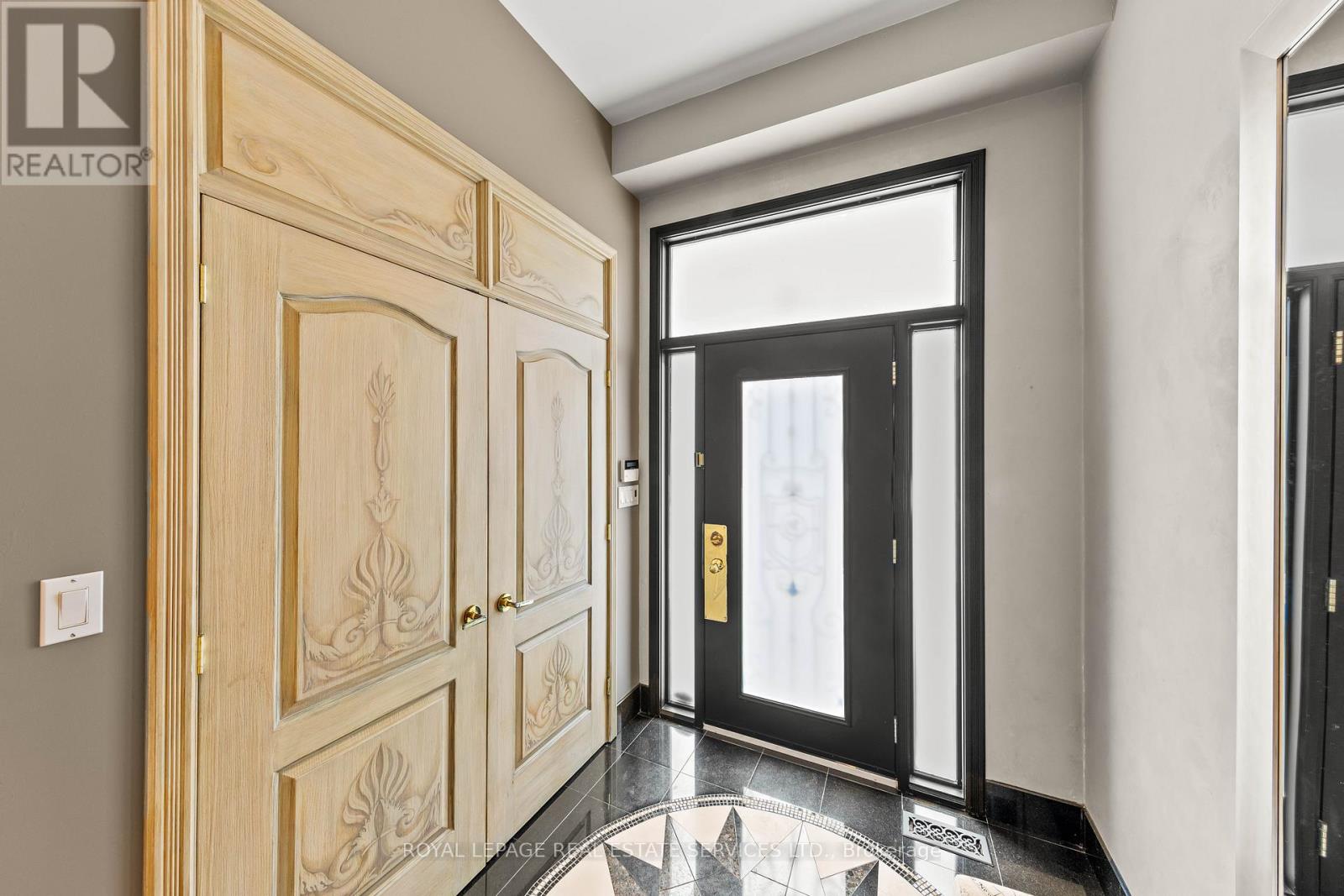 Property at 477 OLD ORCHARD GROVE image 4