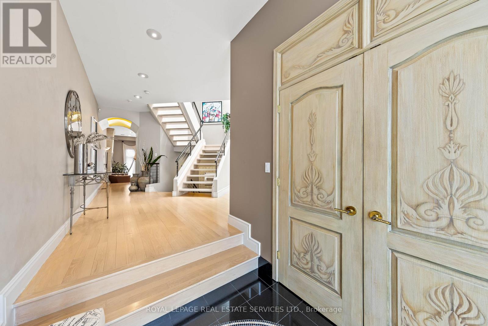 Property at 477 OLD ORCHARD GROVE image 5