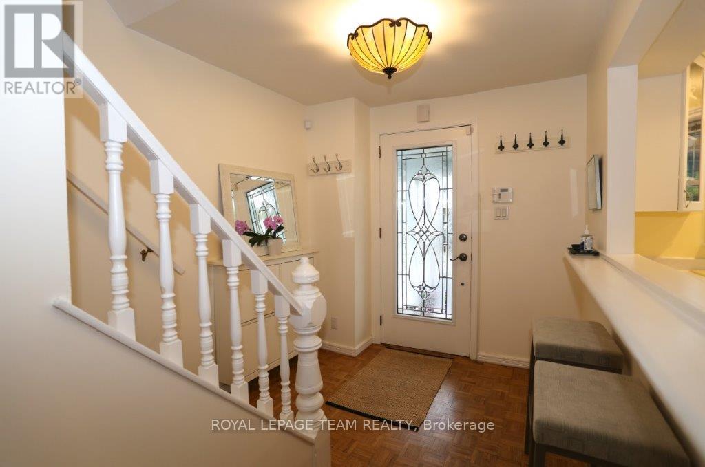 16 Gwynne Avenue, Ottawa, Ontario  K1Y 1W9 - Photo 3 - X12118593