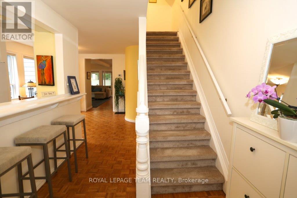 16 Gwynne Avenue, Ottawa, Ontario  K1Y 1W9 - Photo 4 - X12118593