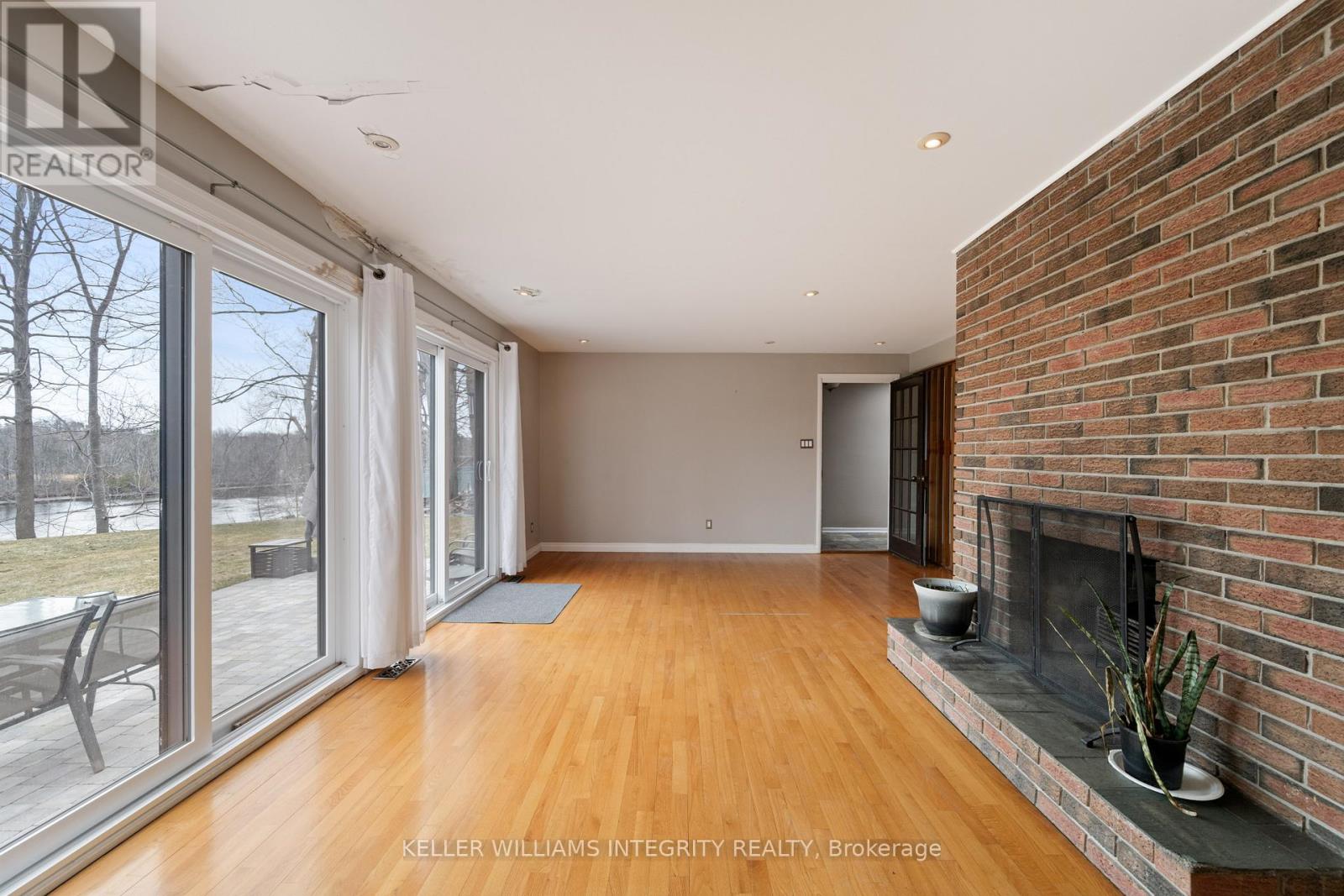 2061 Prince Of Wales Drive S, Ottawa, Ontario  K2E 7A4 - Photo 11 - X12118600