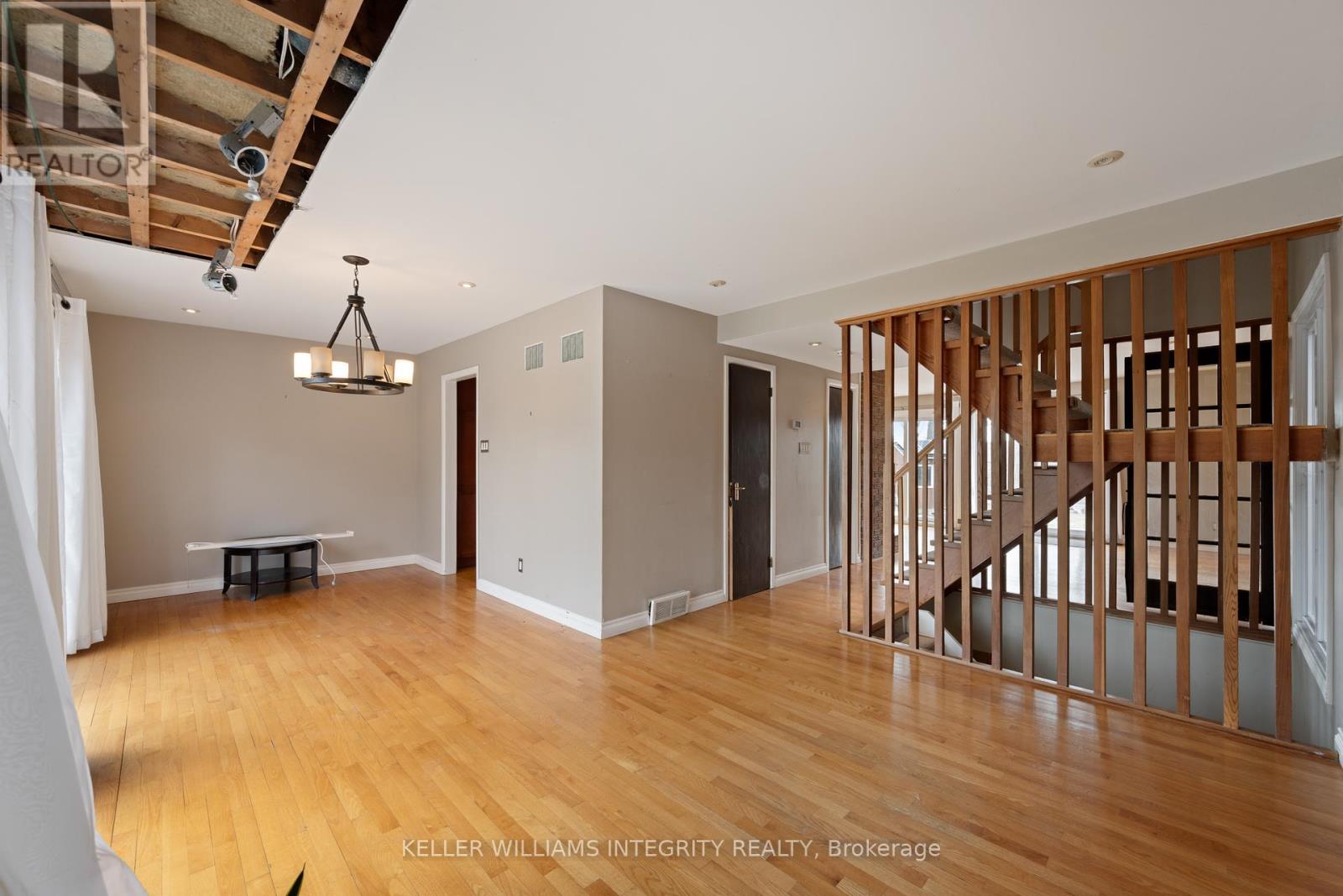 2061 Prince Of Wales Drive S, Ottawa, Ontario  K2E 7A4 - Photo 16 - X12118600