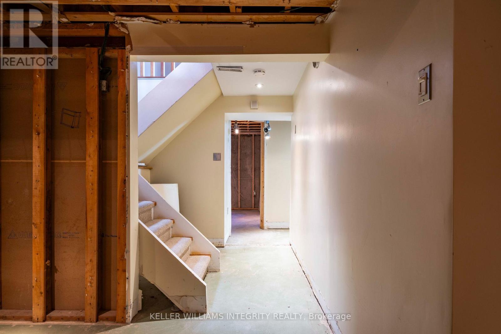 2061 Prince Of Wales Drive S, Ottawa, Ontario  K2E 7A4 - Photo 30 - X12118600