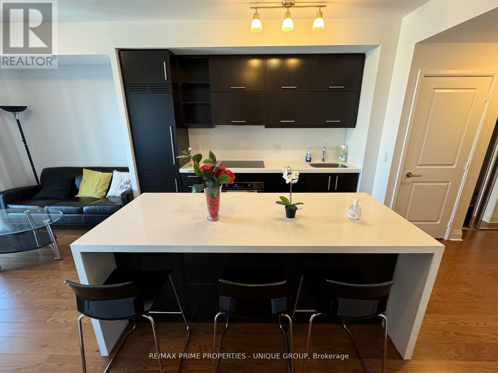 3001 - 1080 Bay Street, Toronto, Ontario  N5S 0A5 - Photo 10 - C12090222