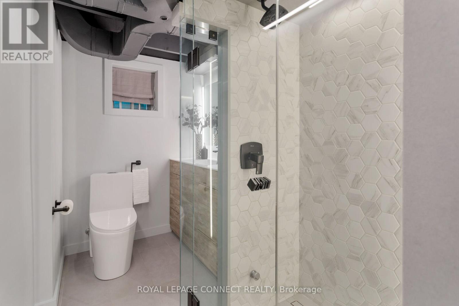 32 Winston Grove, Toronto, Ontario  M8Y 2K9 - Photo 34 - W12098145