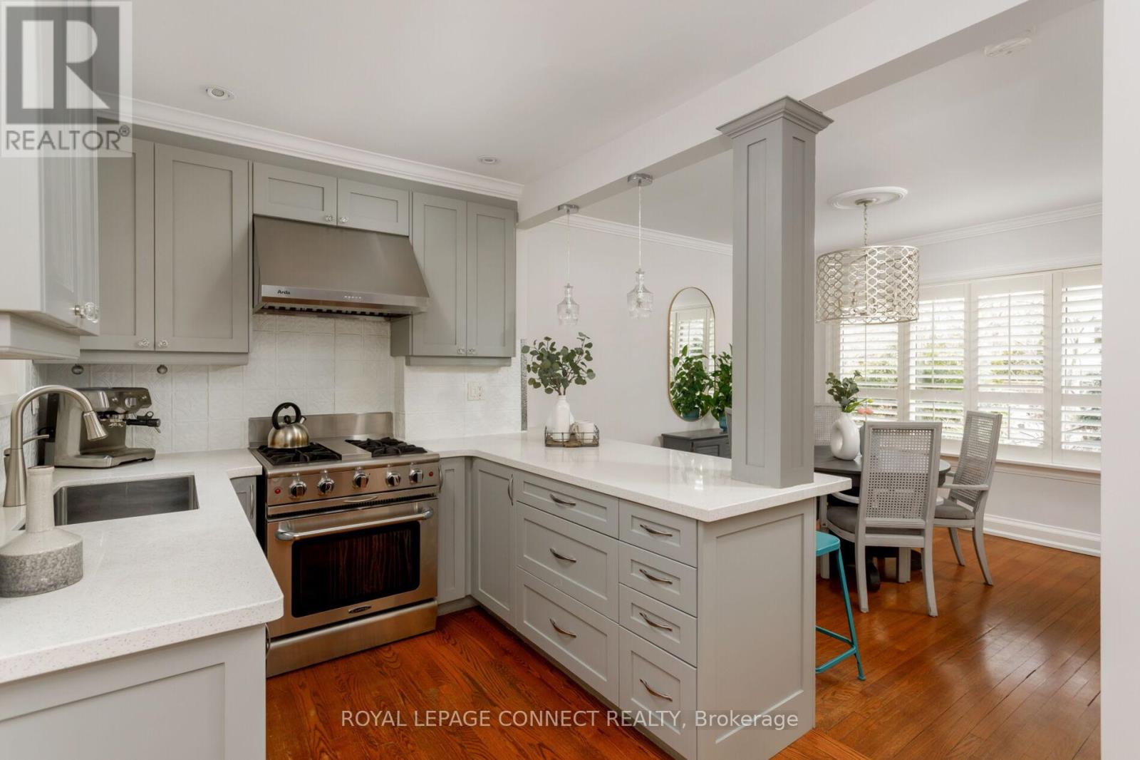 32 Winston Grove, Toronto, Ontario  M8Y 2K9 - Photo 11 - W12098145