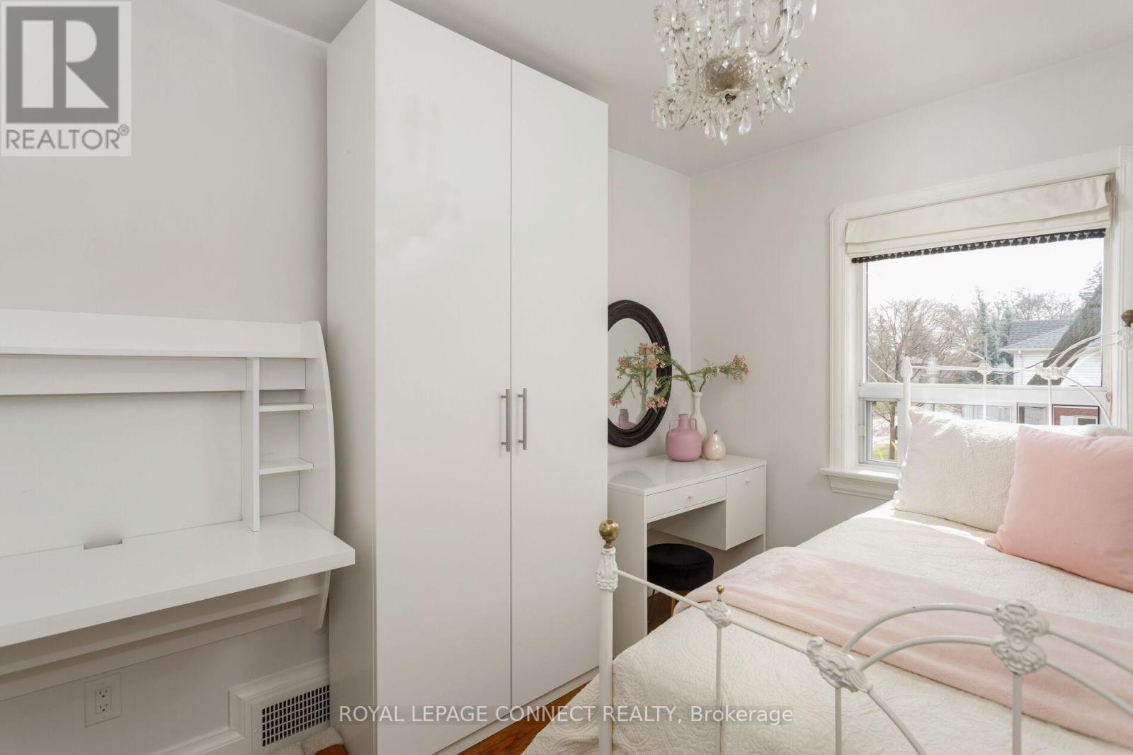 32 Winston Grove, Toronto, Ontario  M8Y 2K9 - Photo 23 - W12098145