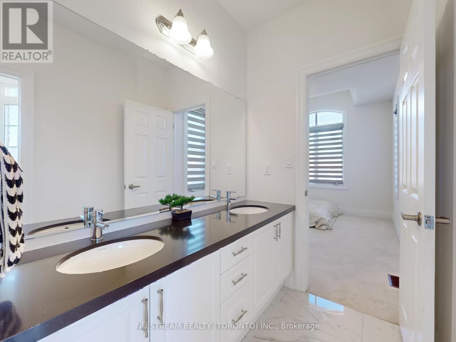 2 Pietrowski Drive, Georgina, Ontario  L4P 0J7 - Photo 33 - N12118602