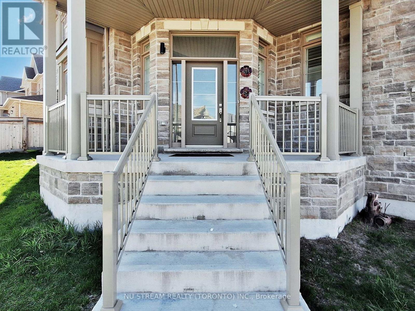 2 Pietrowski Drive, Georgina, Ontario  L4P 0J7 - Photo 4 - N12118602