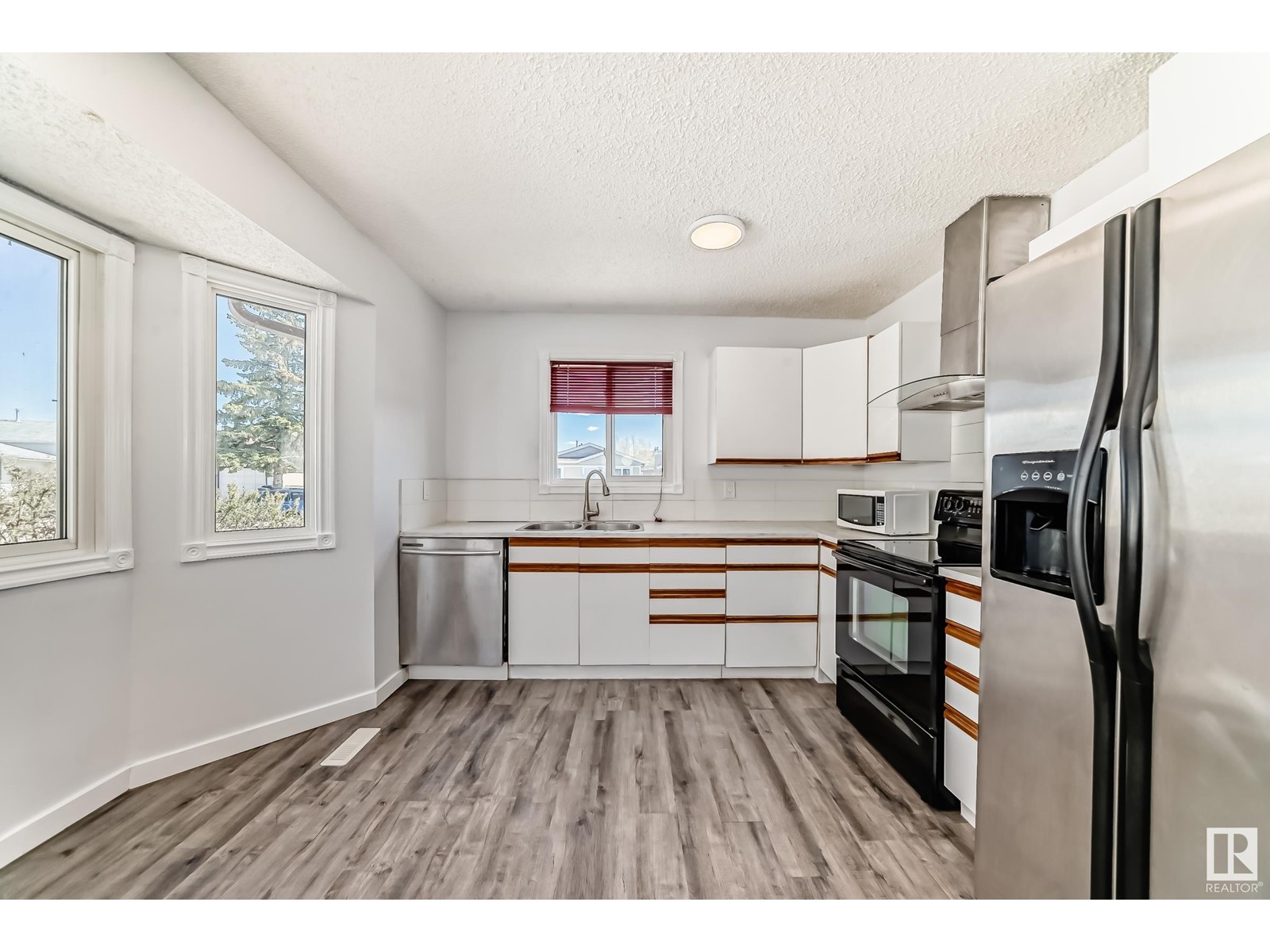 Property at 3308 44A ST NW image 3