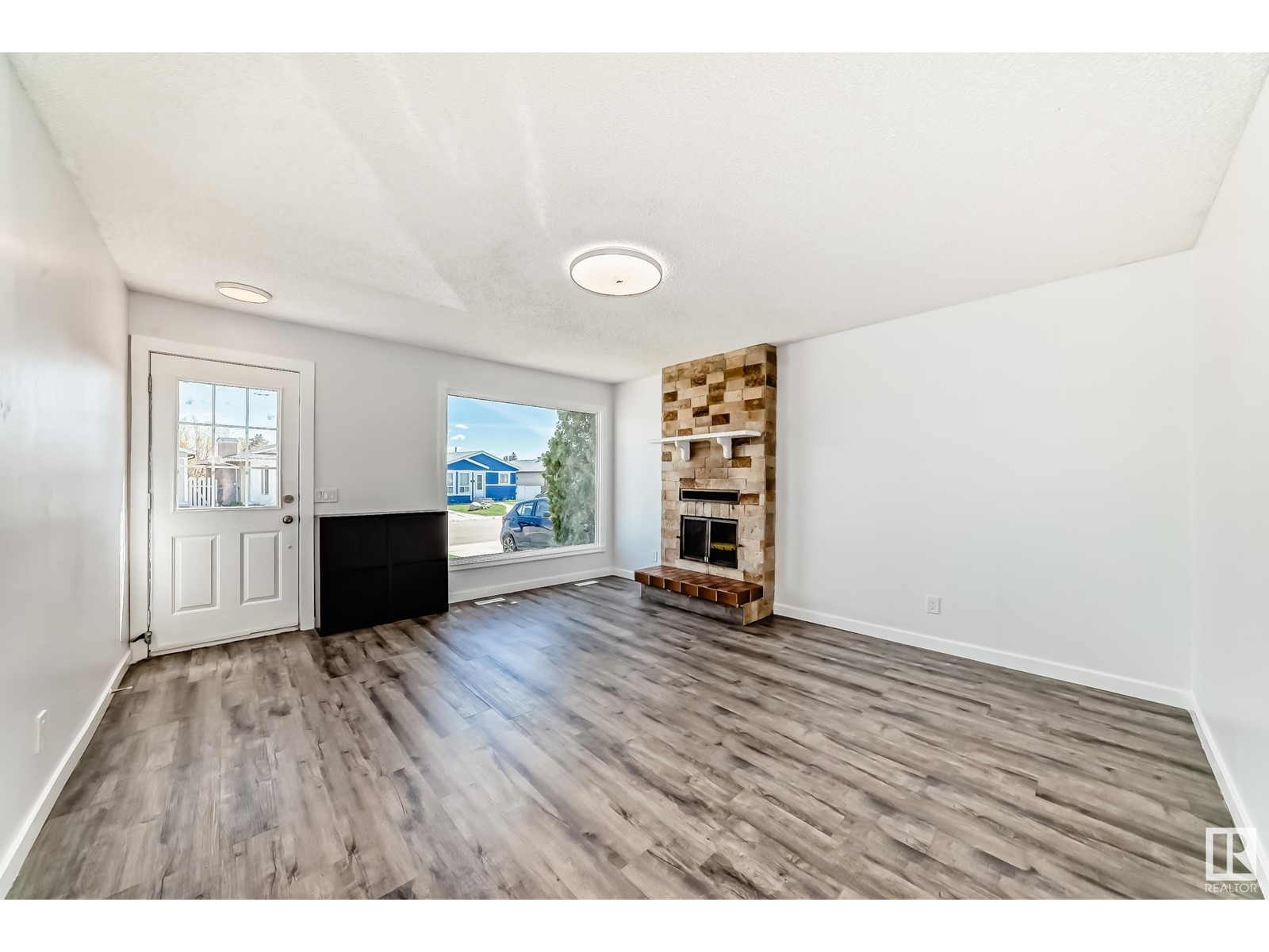 Property at 3308 44A ST NW image 4