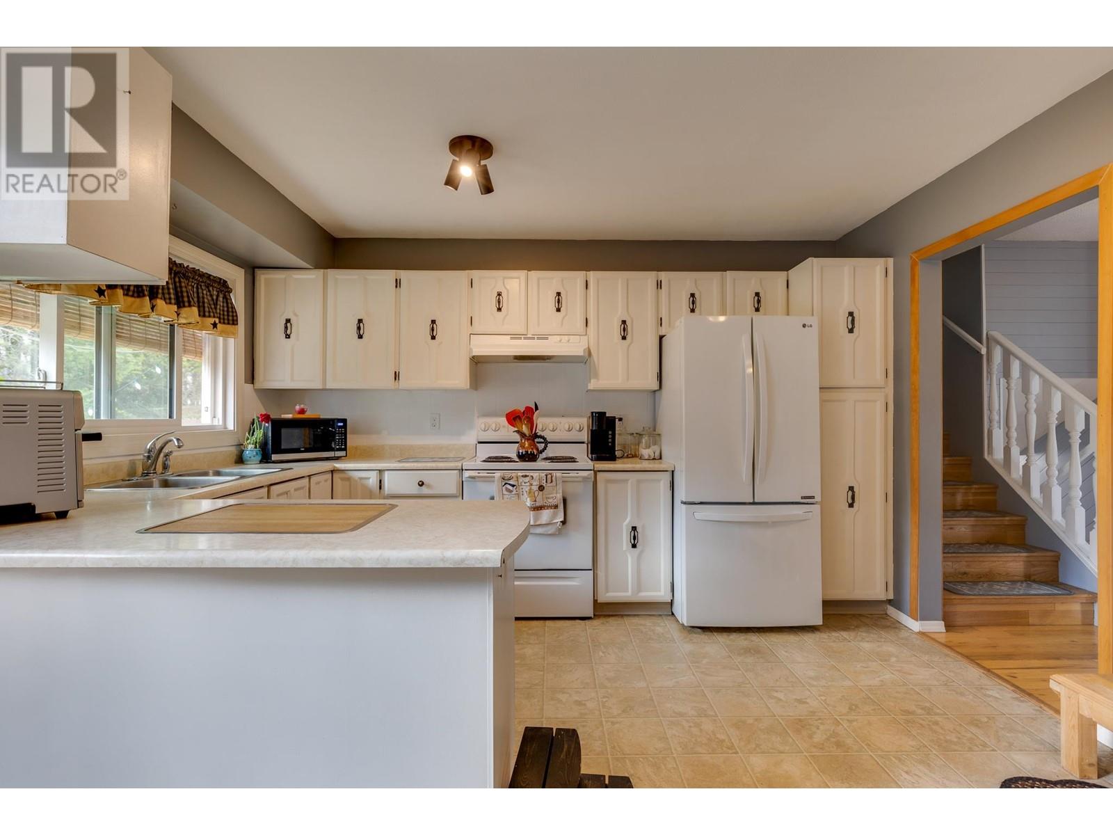 Property at 8145 ST LAWRENCE AVENUE image 5
