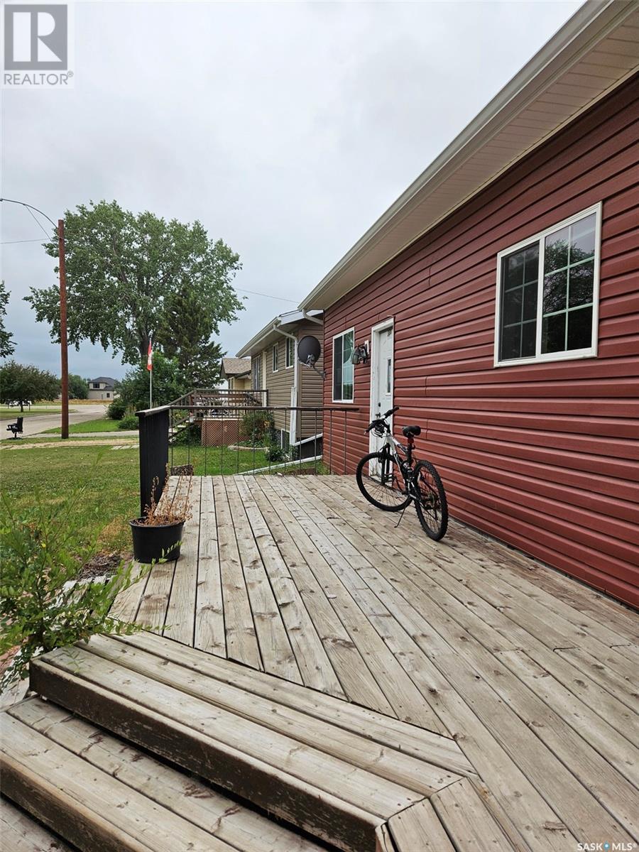308 4th Street, Carlyle, Saskatchewan  S0C 0R0 - Photo 2 - SK004414