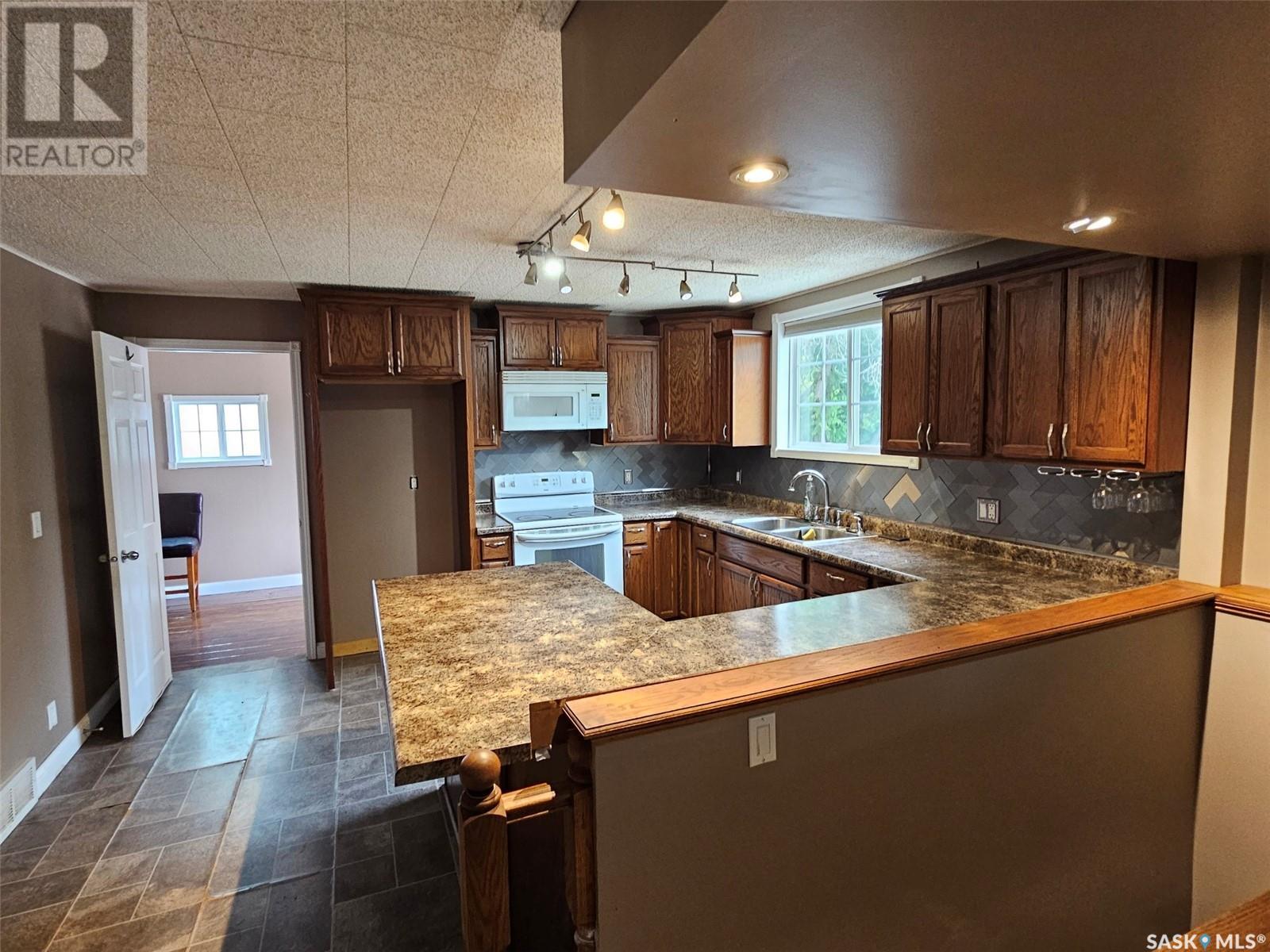 308 4th Street, Carlyle, Saskatchewan  S0C 0R0 - Photo 4 - SK004414