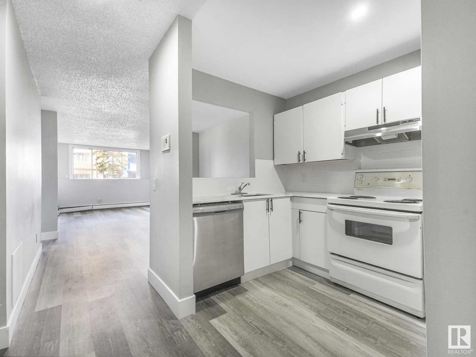 Property at #102 14908 26 ST NW image 3