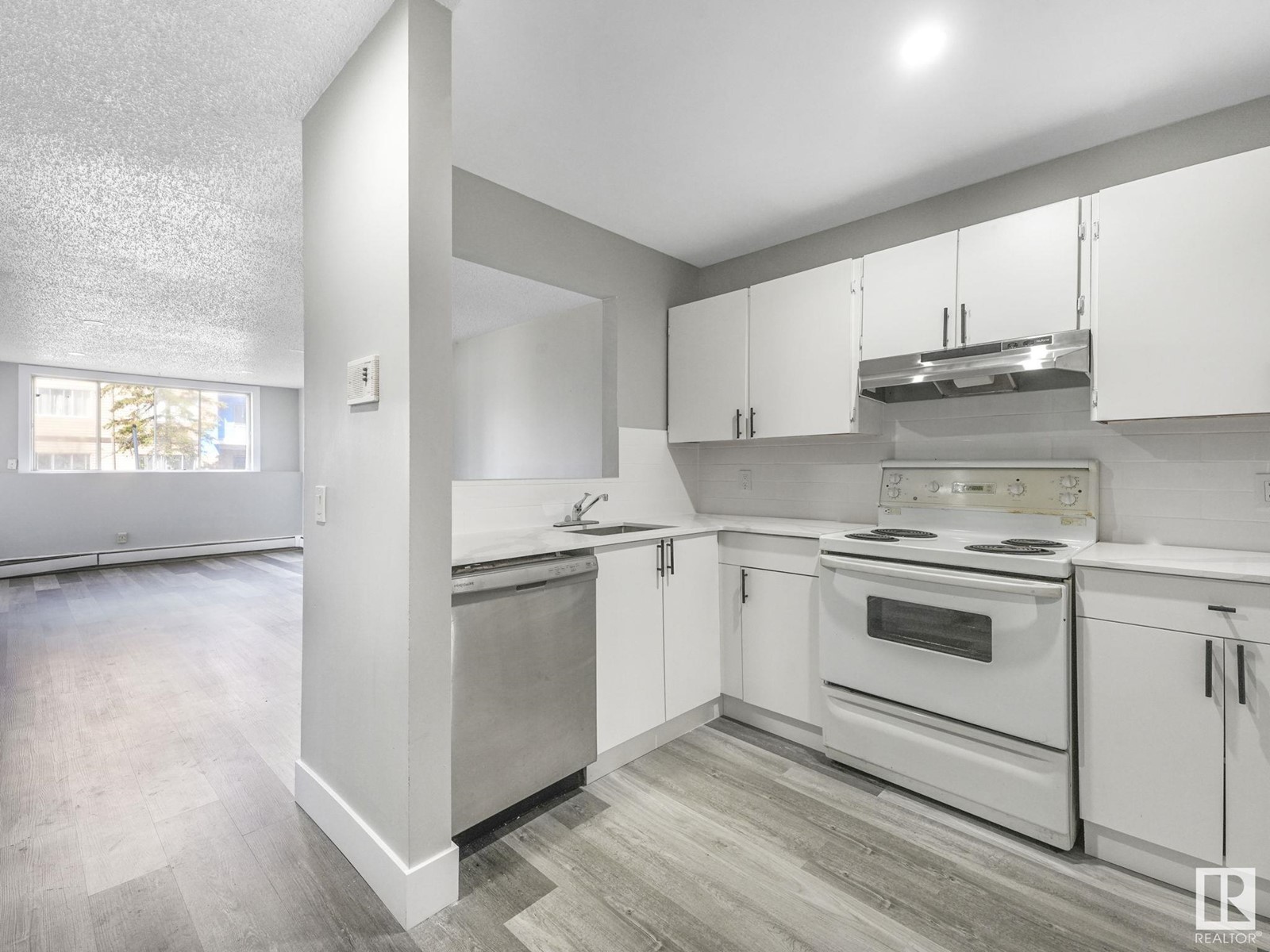 Property at #102 14908 26 ST NW image 4