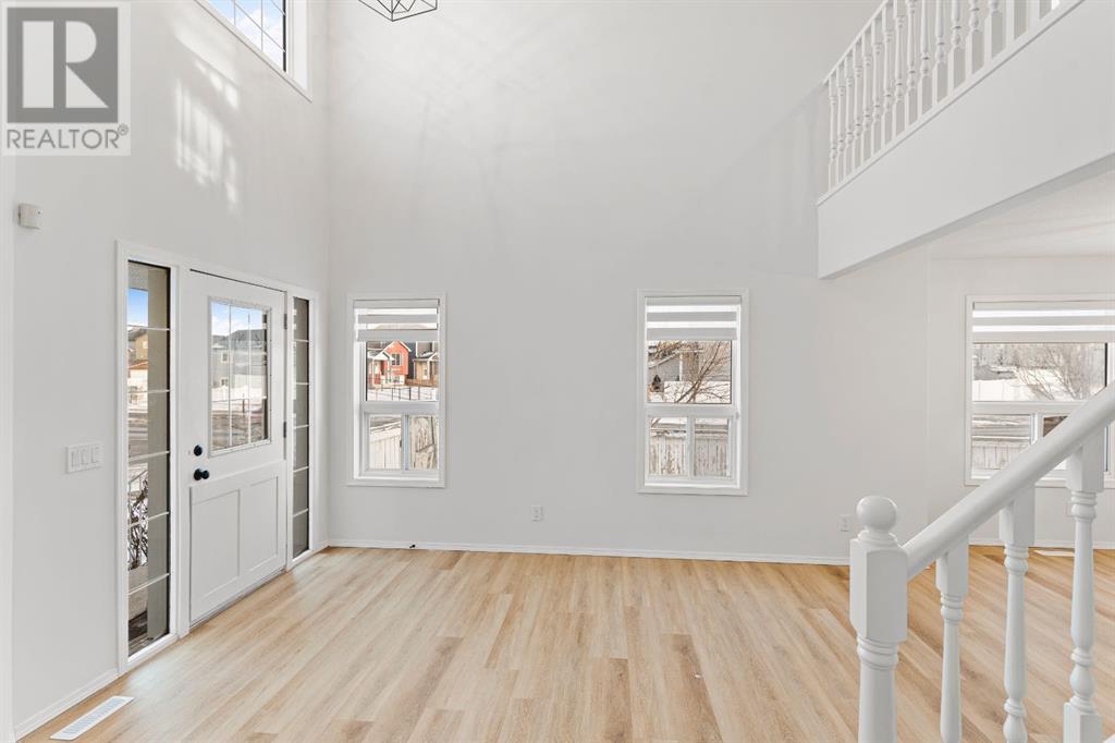 Property at 9 Saddlemead Road NE image 5