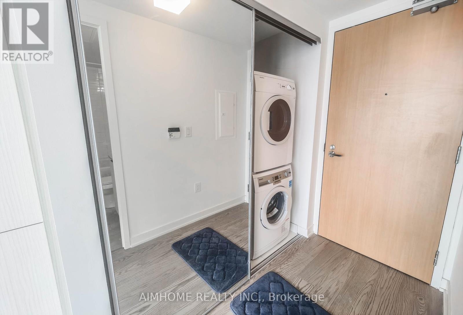 1612 - 11 Wellesley Street W, Toronto, Ontario  M4Y 0G4 - Photo 11 - C12118610