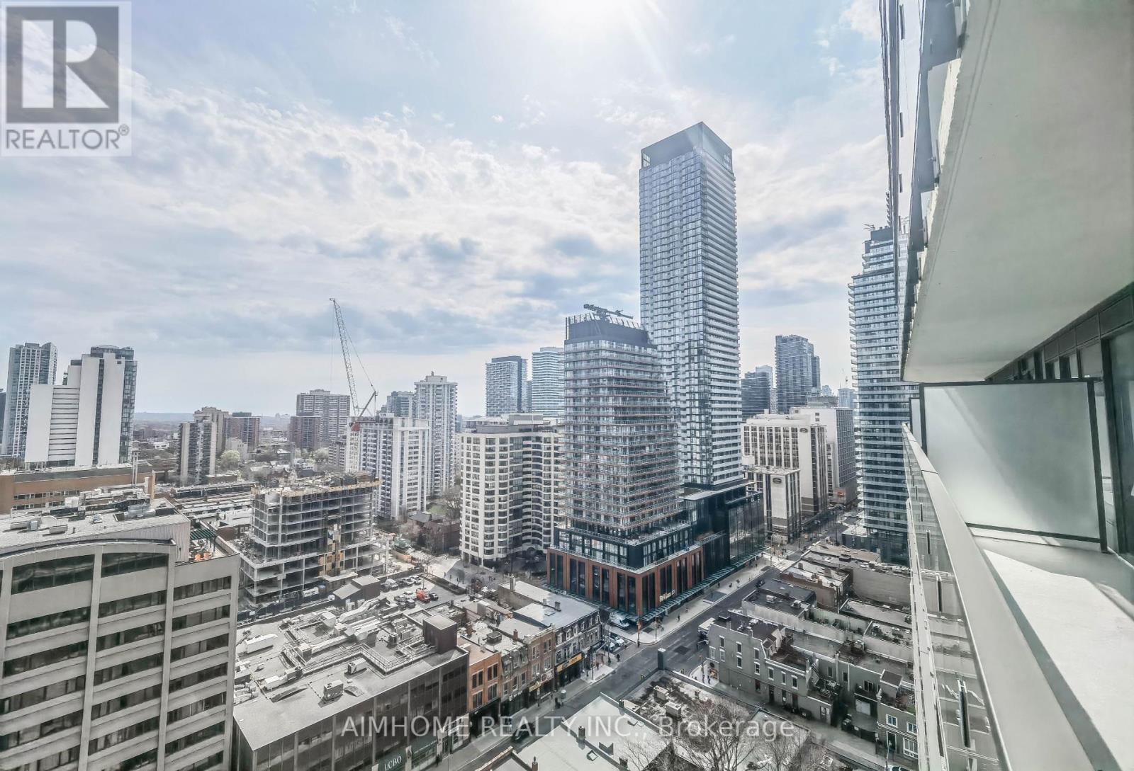 1612 - 11 Wellesley Street W, Toronto, Ontario  M4Y 0G4 - Photo 15 - C12118610