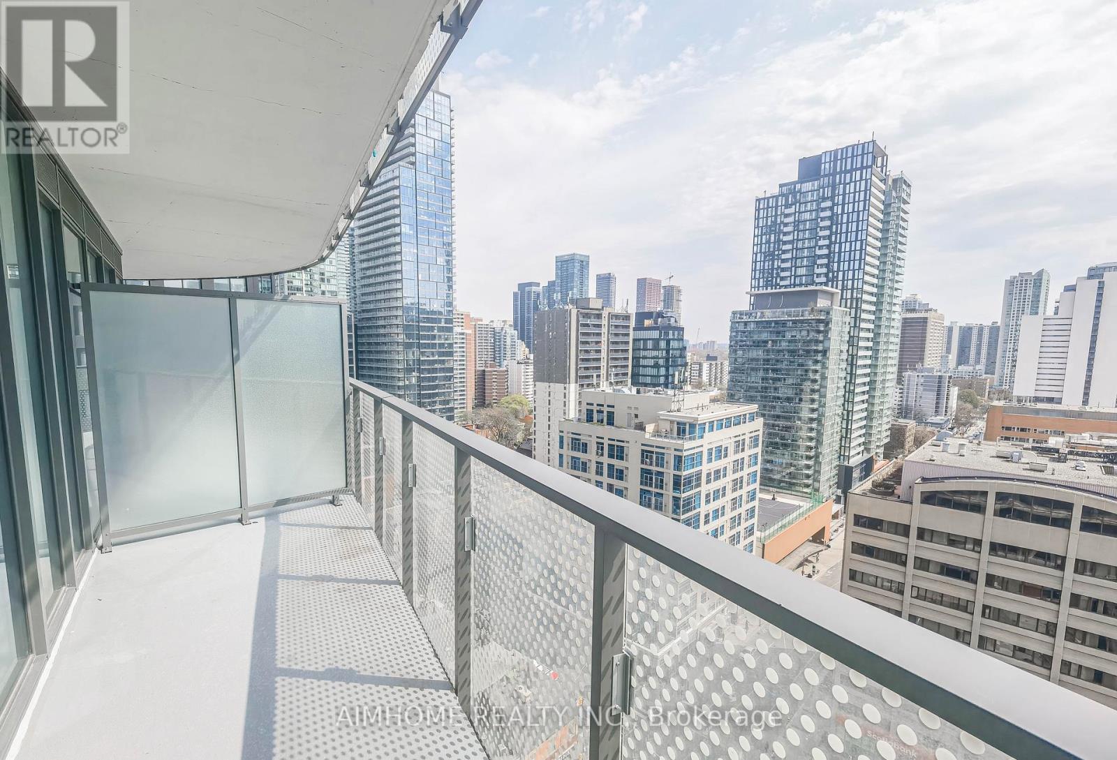 1612 - 11 Wellesley Street W, Toronto, Ontario  M4Y 0G4 - Photo 17 - C12118610