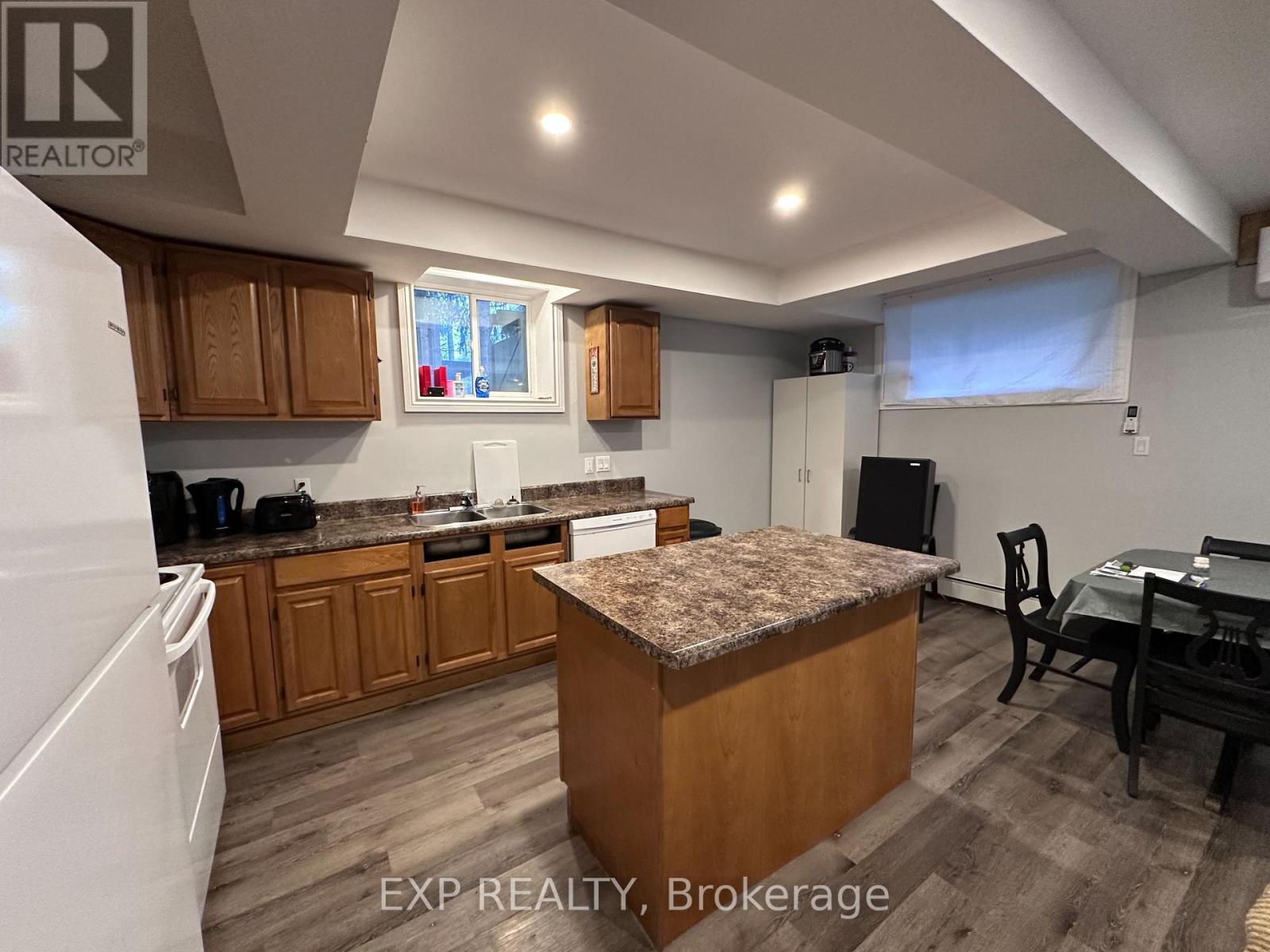 190 Ann Street, North Middlesex, Ontario  N0M 2K0 - Photo 34 - X12118635