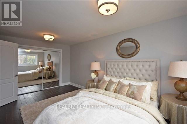 3316 Queen Frederica Drive, Mississauga, Ontario  L4Y 3B2 - Photo 3 - W12118619