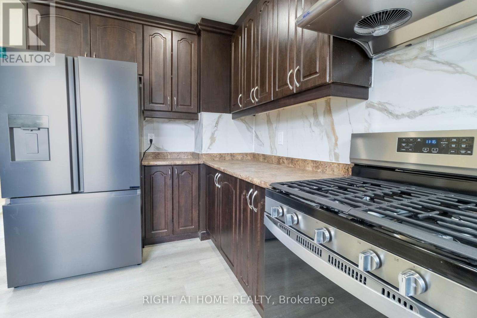 36 Flamingo Crescent, Brampton, Ontario  L6T 2G5 - Photo 11 - W12118629