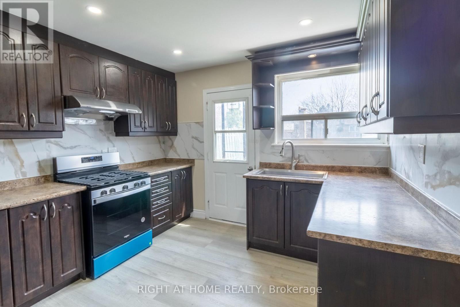 36 Flamingo Crescent, Brampton, Ontario  L6T 2G5 - Photo 12 - W12118629