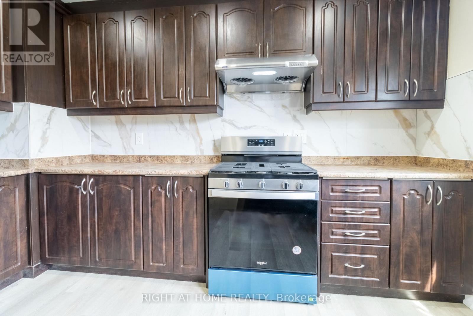 36 Flamingo Crescent, Brampton, Ontario  L6T 2G5 - Photo 13 - W12118629
