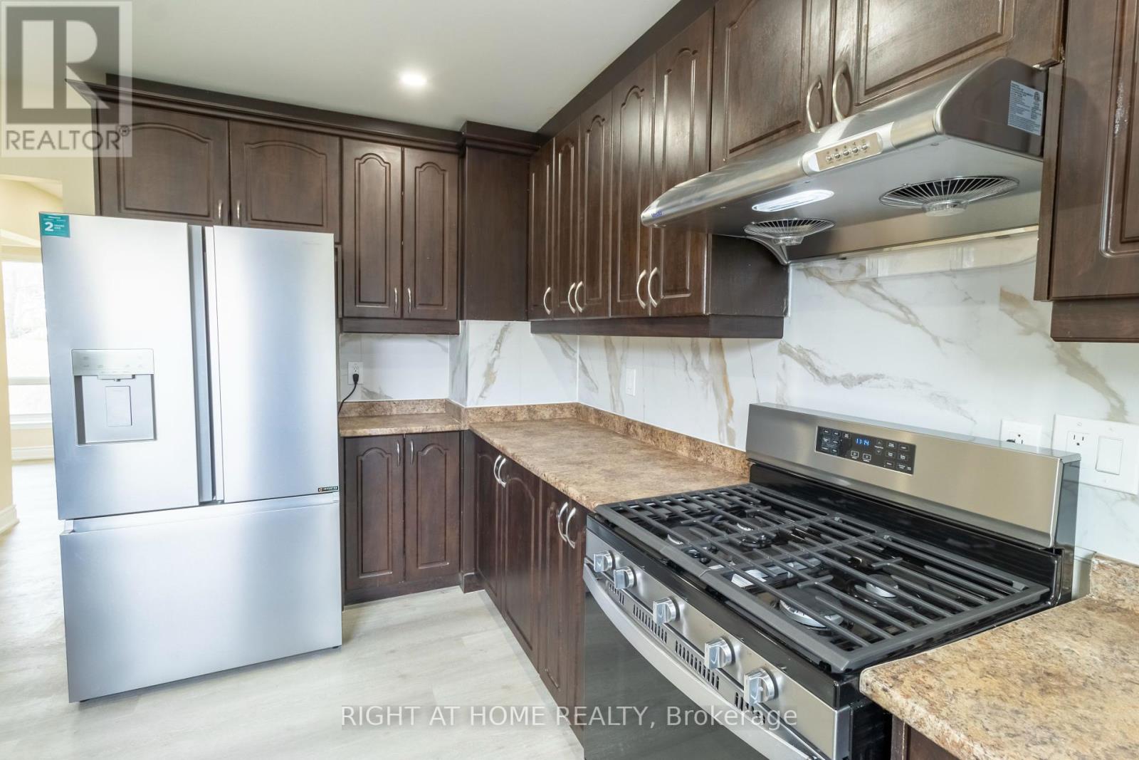 36 Flamingo Crescent, Brampton, Ontario  L6T 2G5 - Photo 14 - W12118629