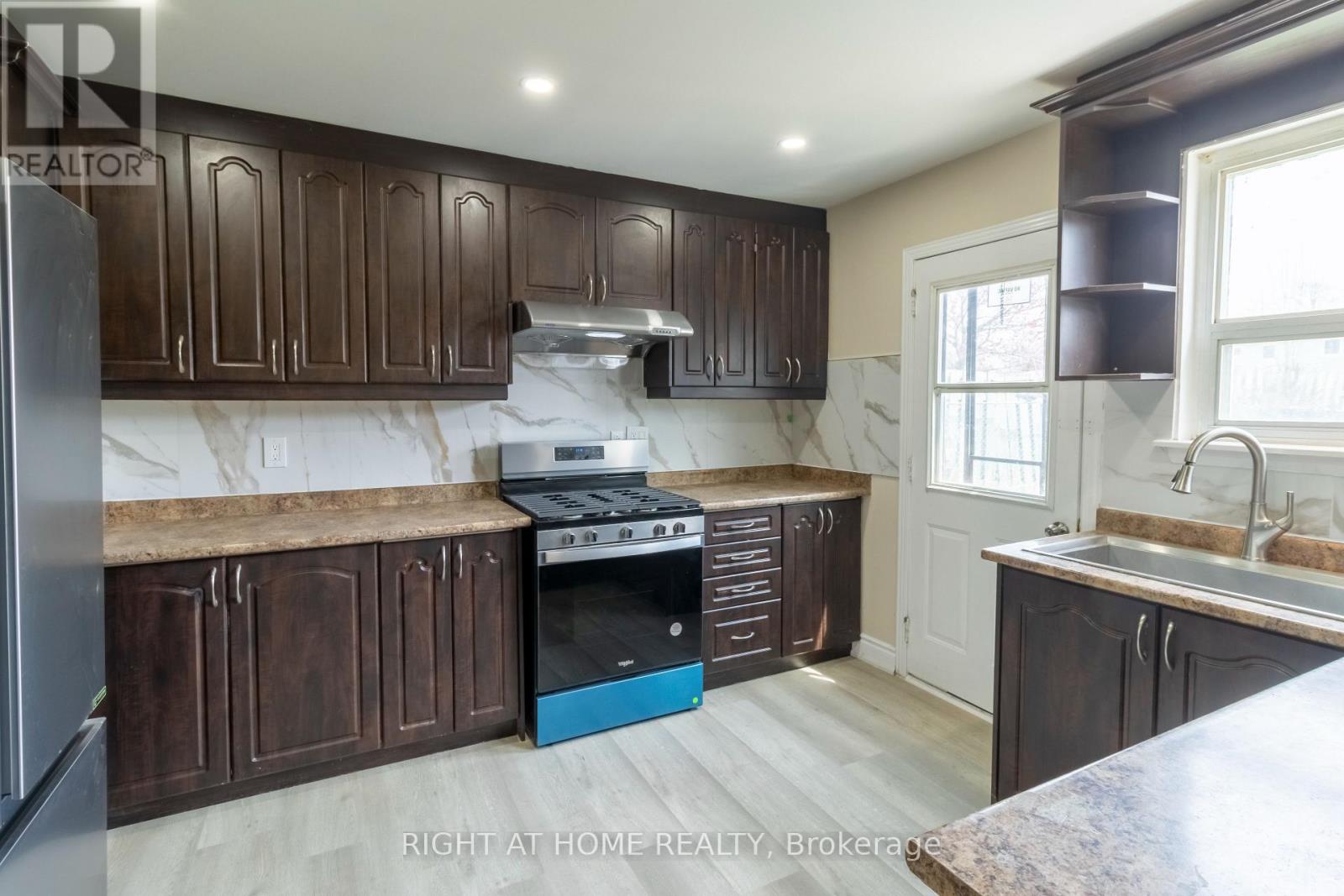 36 Flamingo Crescent, Brampton, Ontario  L6T 2G5 - Photo 15 - W12118629