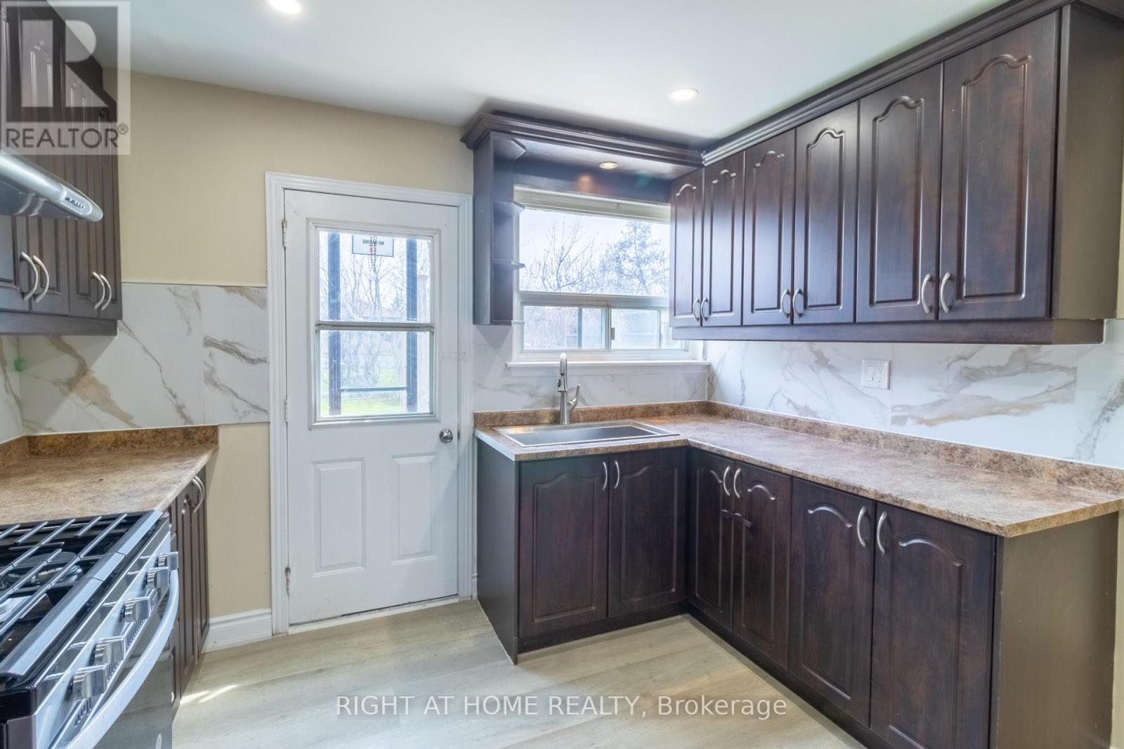 36 Flamingo Crescent, Brampton, Ontario  L6T 2G5 - Photo 16 - W12118629