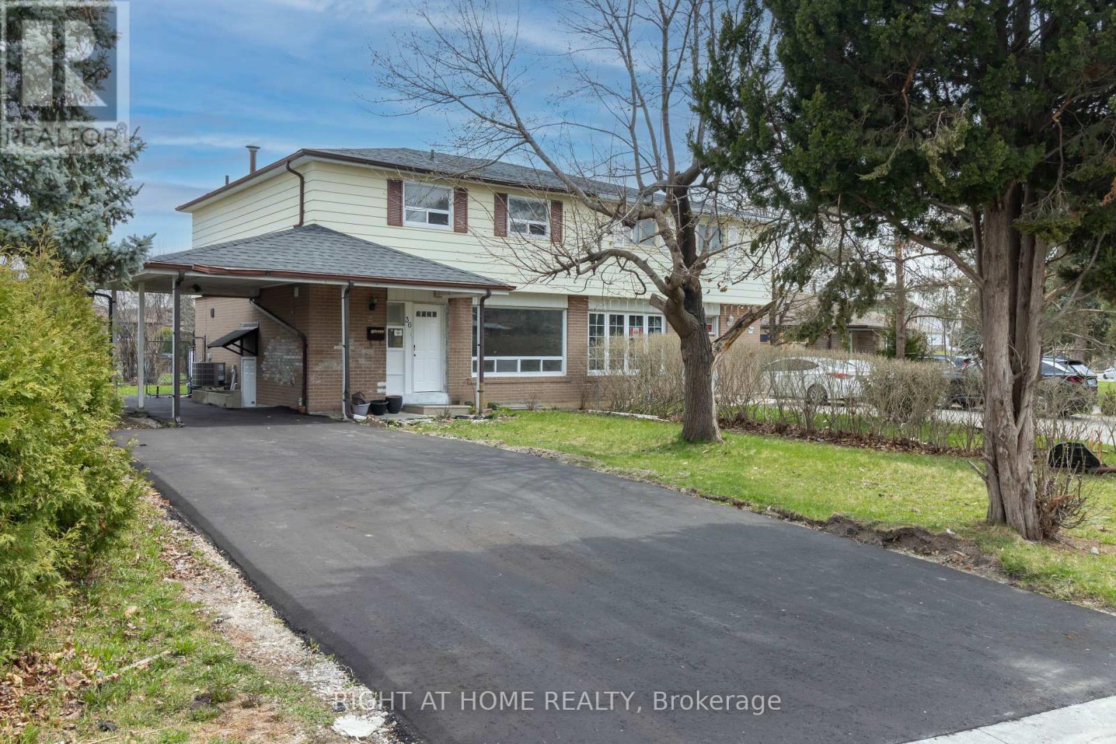 36 Flamingo Crescent, Brampton, Ontario  L6T 2G5 - Photo 2 - W12118629