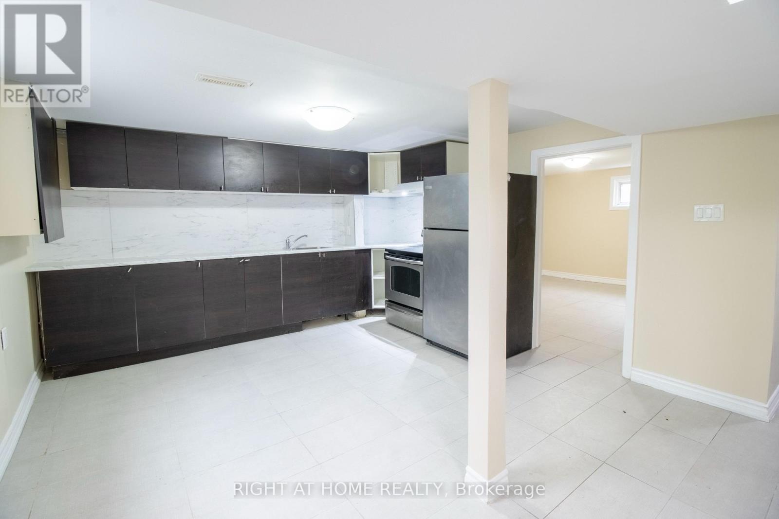 36 Flamingo Crescent, Brampton, Ontario  L6T 2G5 - Photo 43 - W12118629