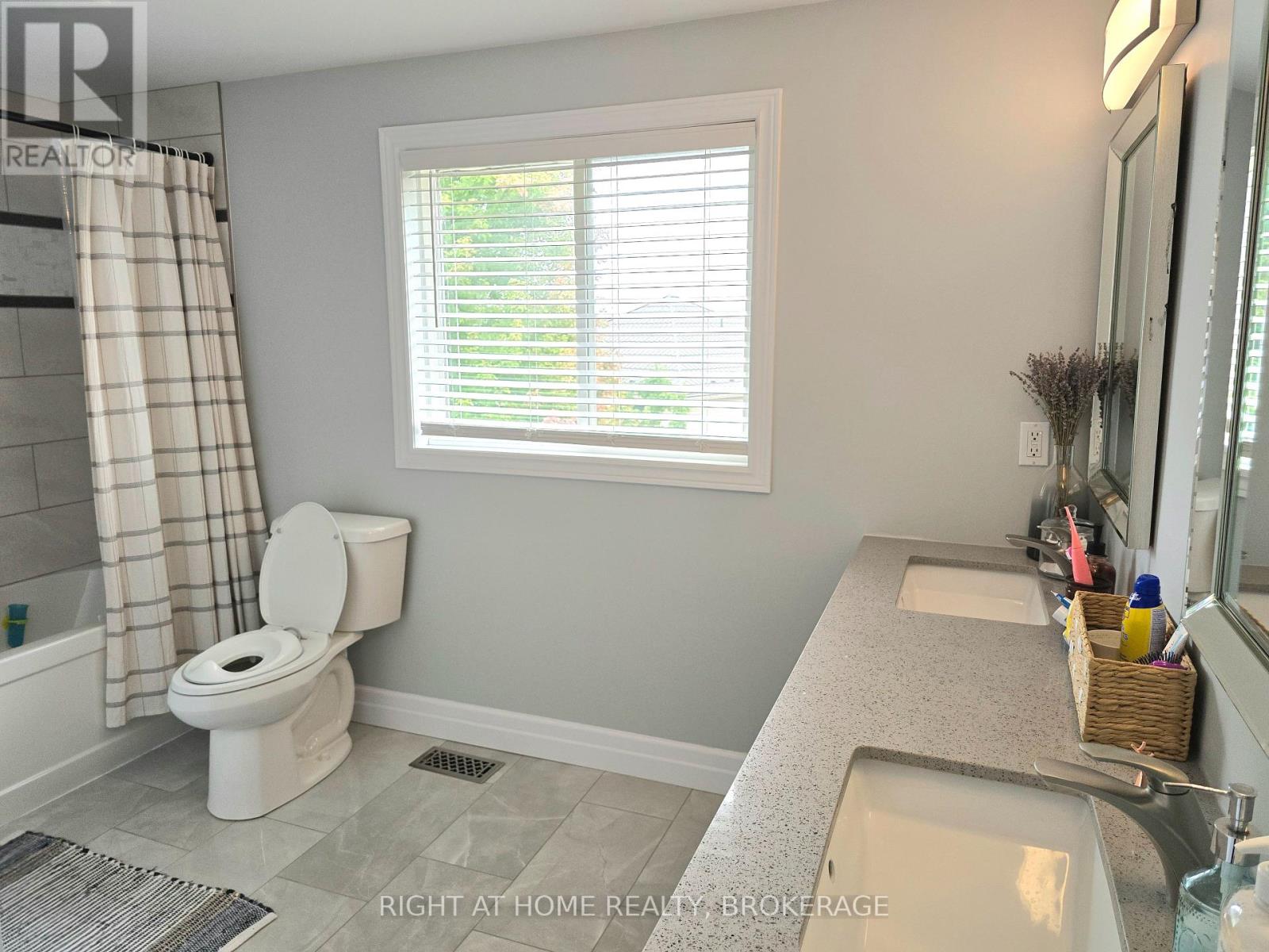 520 Pine Hollow Court, Kitchener, Ontario  N2R 1T3 - Photo 32 - X12118626