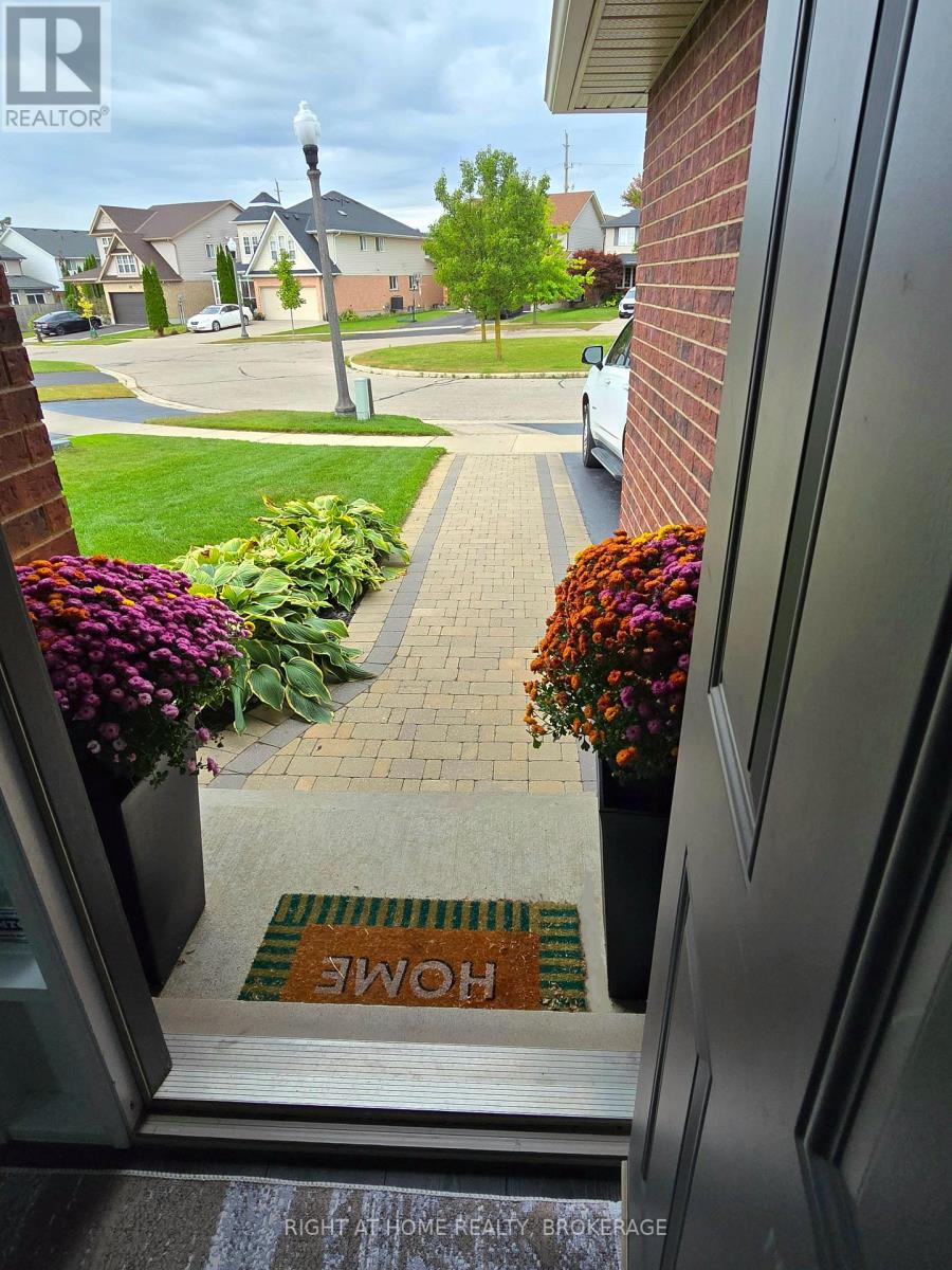Property at 520 PINE HOLLOW COURT image 5