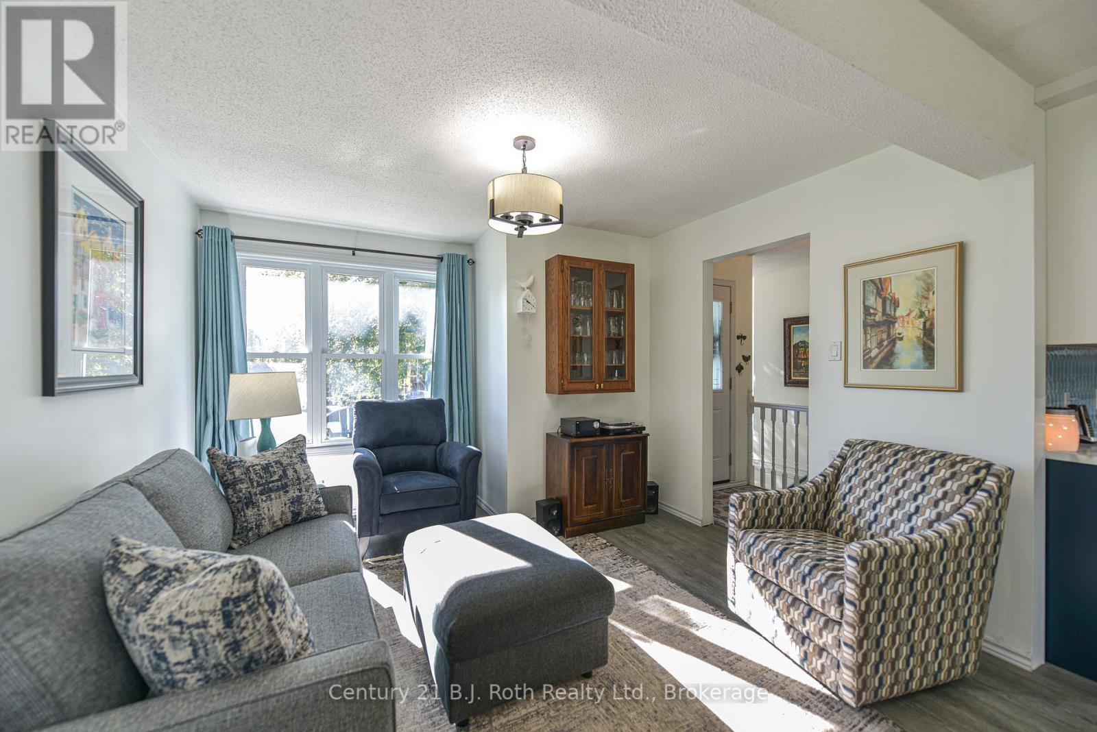 8 Agnes Street, Oro-Medonte, Ontario  L0K 1N0 - Photo 6 - S12118650