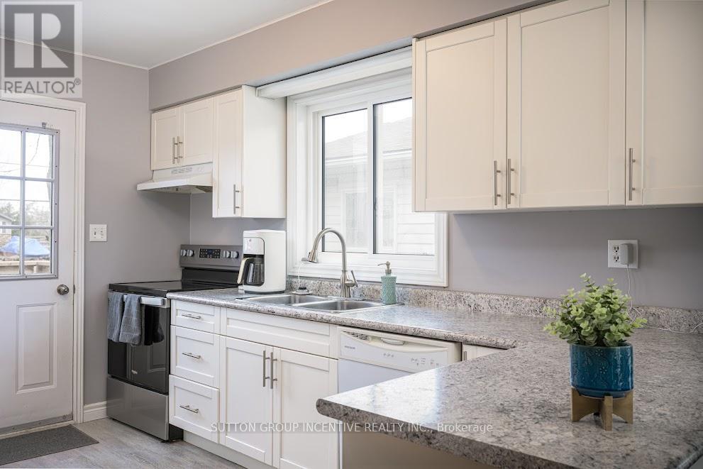 28 Dyer Drive, Wasaga Beach, Ontario  L9Z 1E2 - Photo 11 - S12118681
