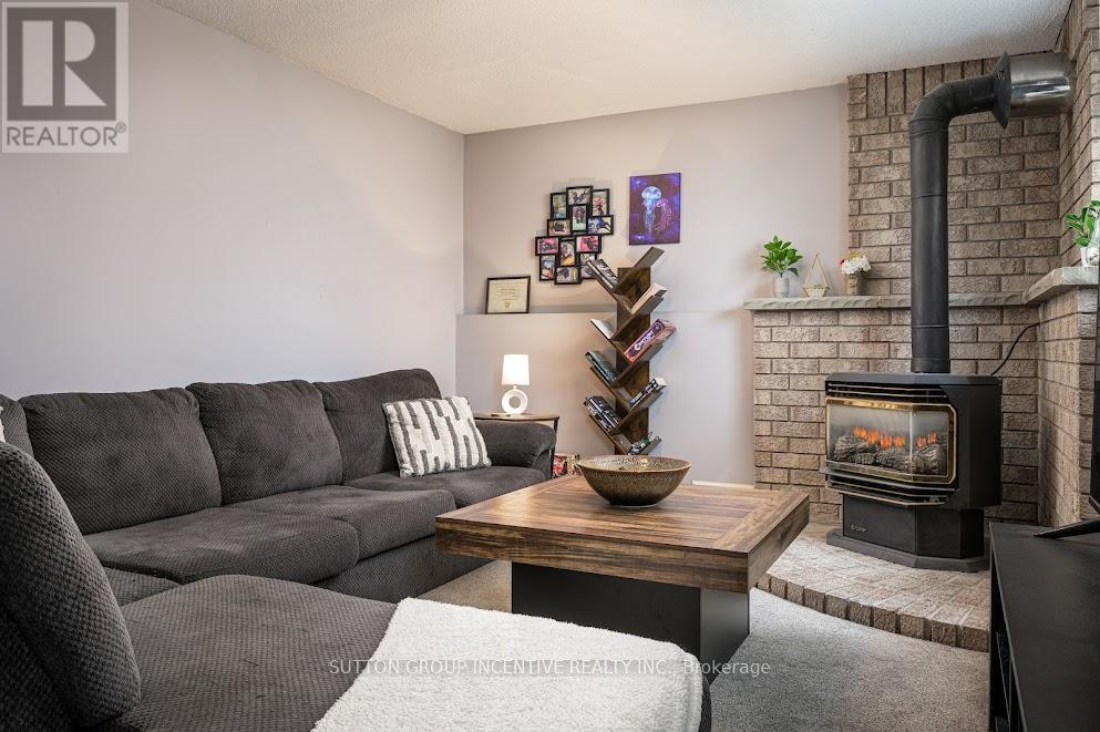 28 Dyer Drive, Wasaga Beach, Ontario  L9Z 1E2 - Photo 15 - S12118681