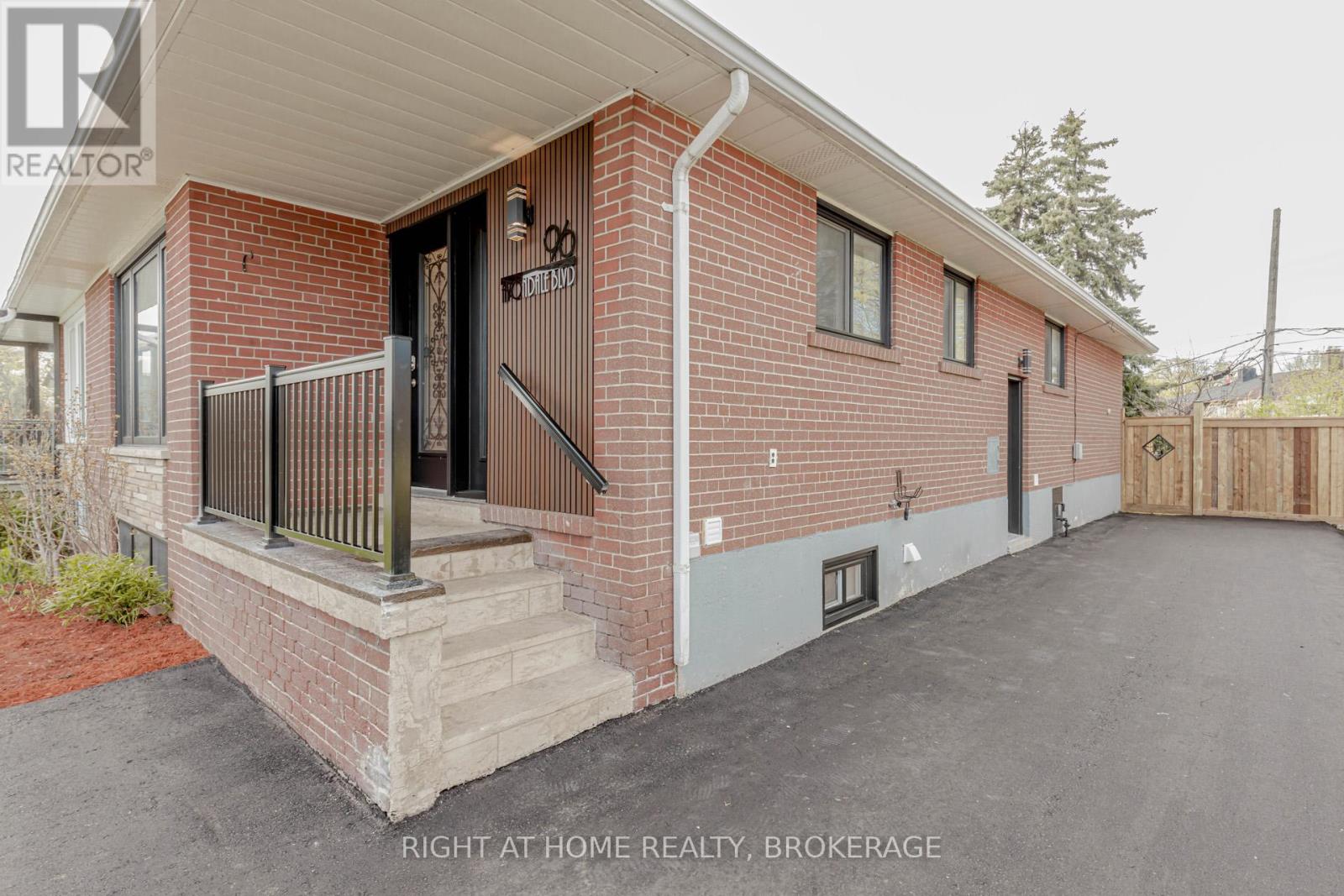 96 Avondale Boulevard, Brampton (Avondale), Ontario  L6T 1H6 - Photo 5 - W12118659